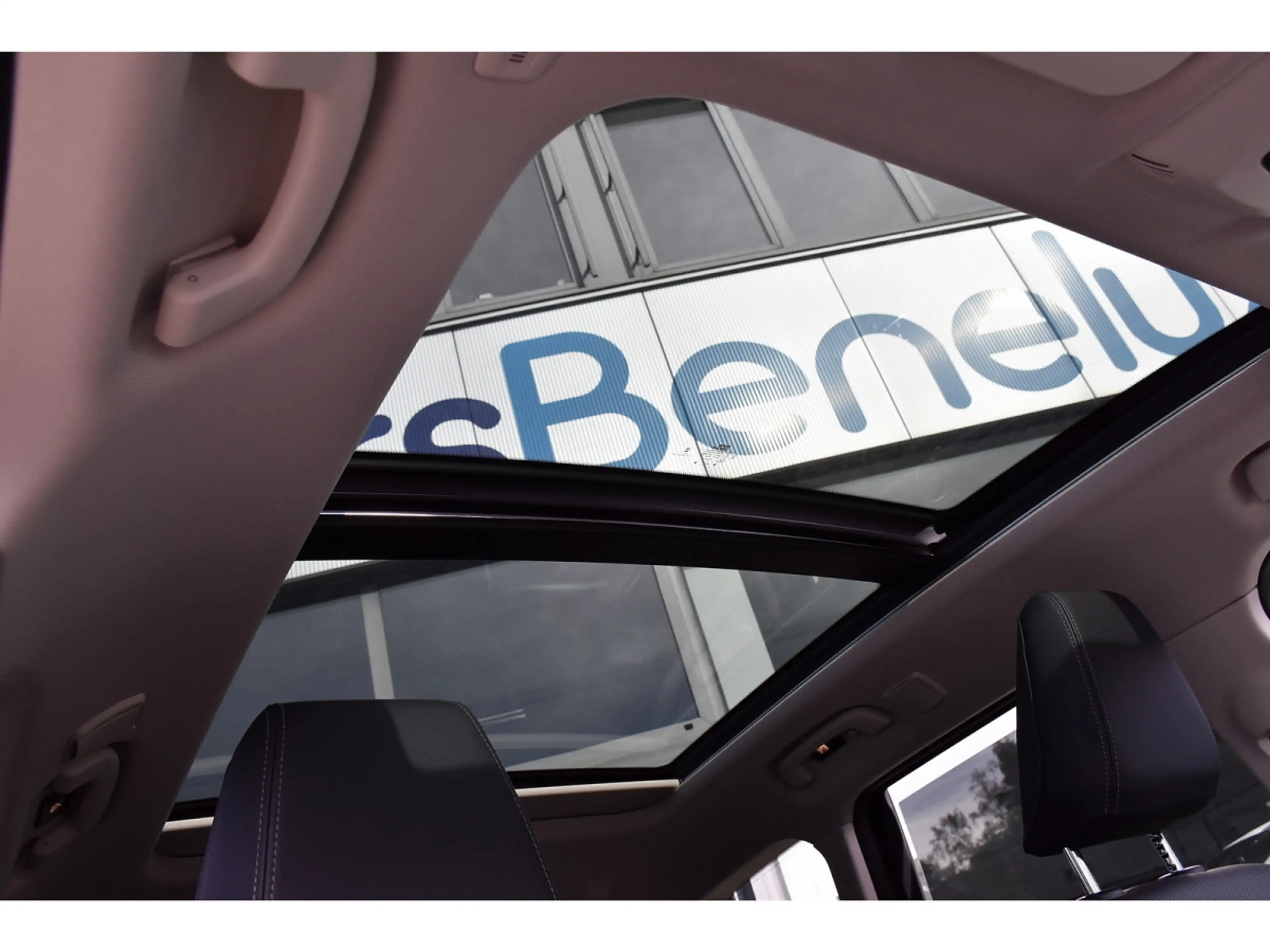 BMW iX1 eDrive20 xLine PANO CUIR MEMO ACC CAM360 HUD 1° M. — photo 9