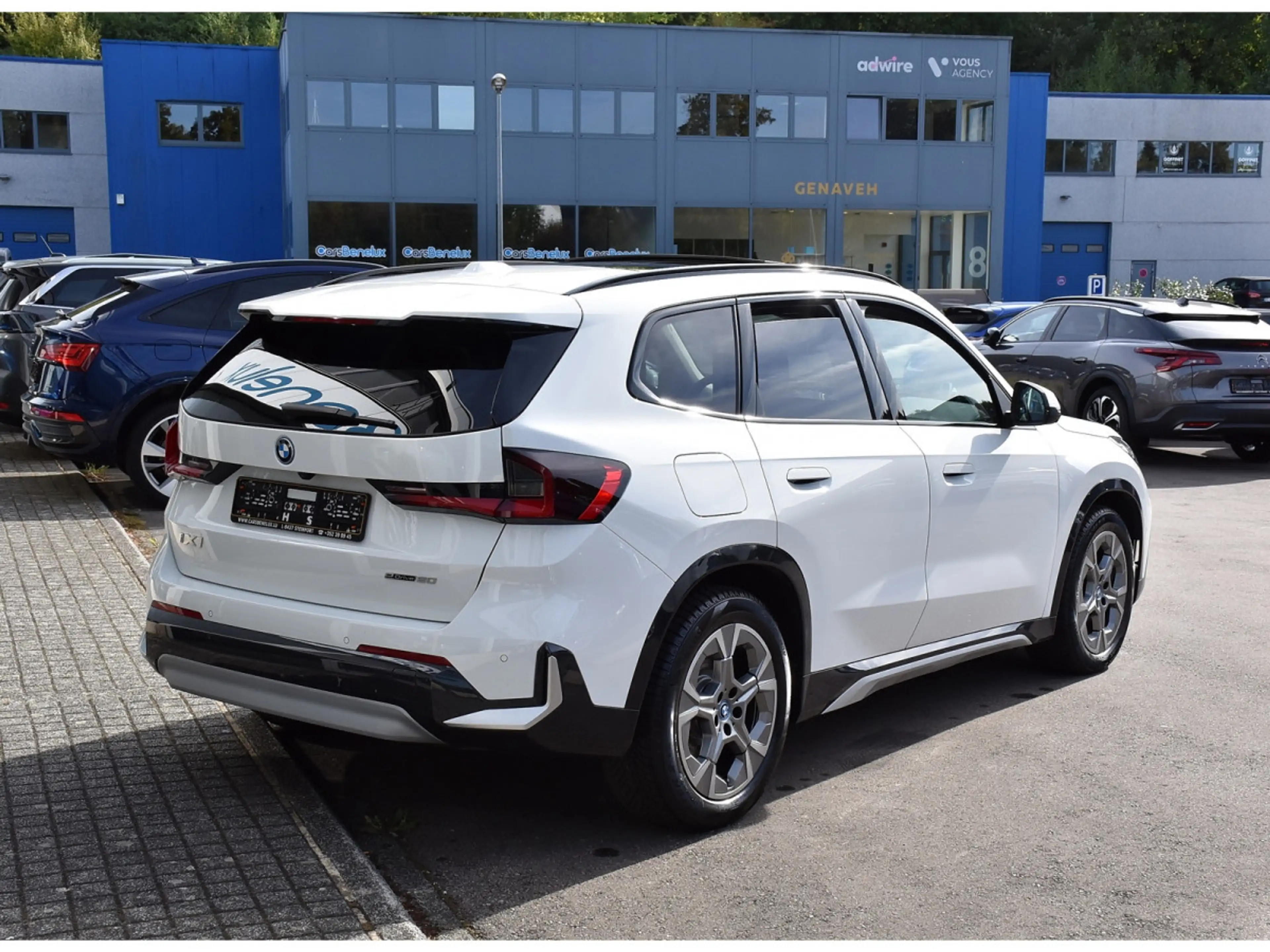 BMW iX1 eDrive20 xLine PANO CUIR MEMO ACC CAM360 HUD 1° M. — photo 4