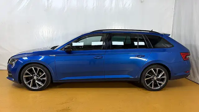 Skoda Superb view 3
