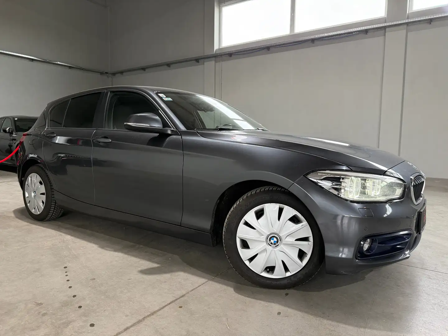 BMW 116 116 d Sport Line Grau - 1