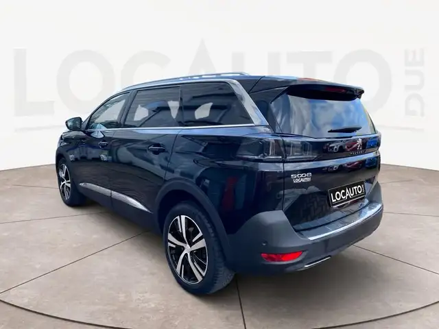 Peugeot 5008 view 5