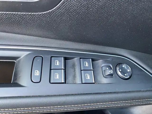 Peugeot 5008 view 17