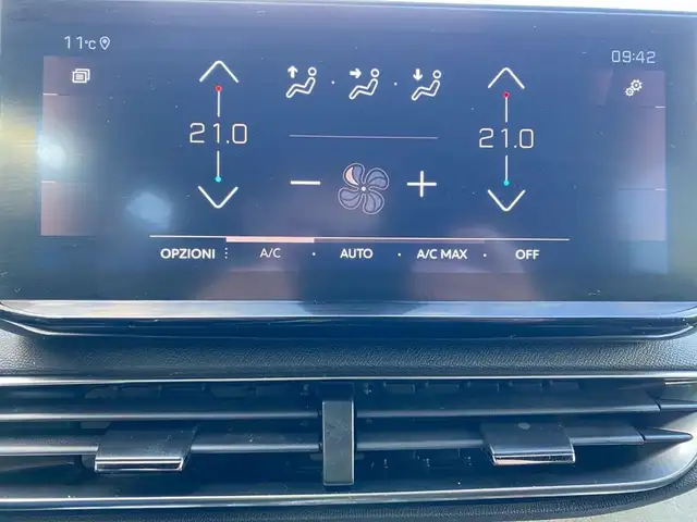 Peugeot 5008 view 9