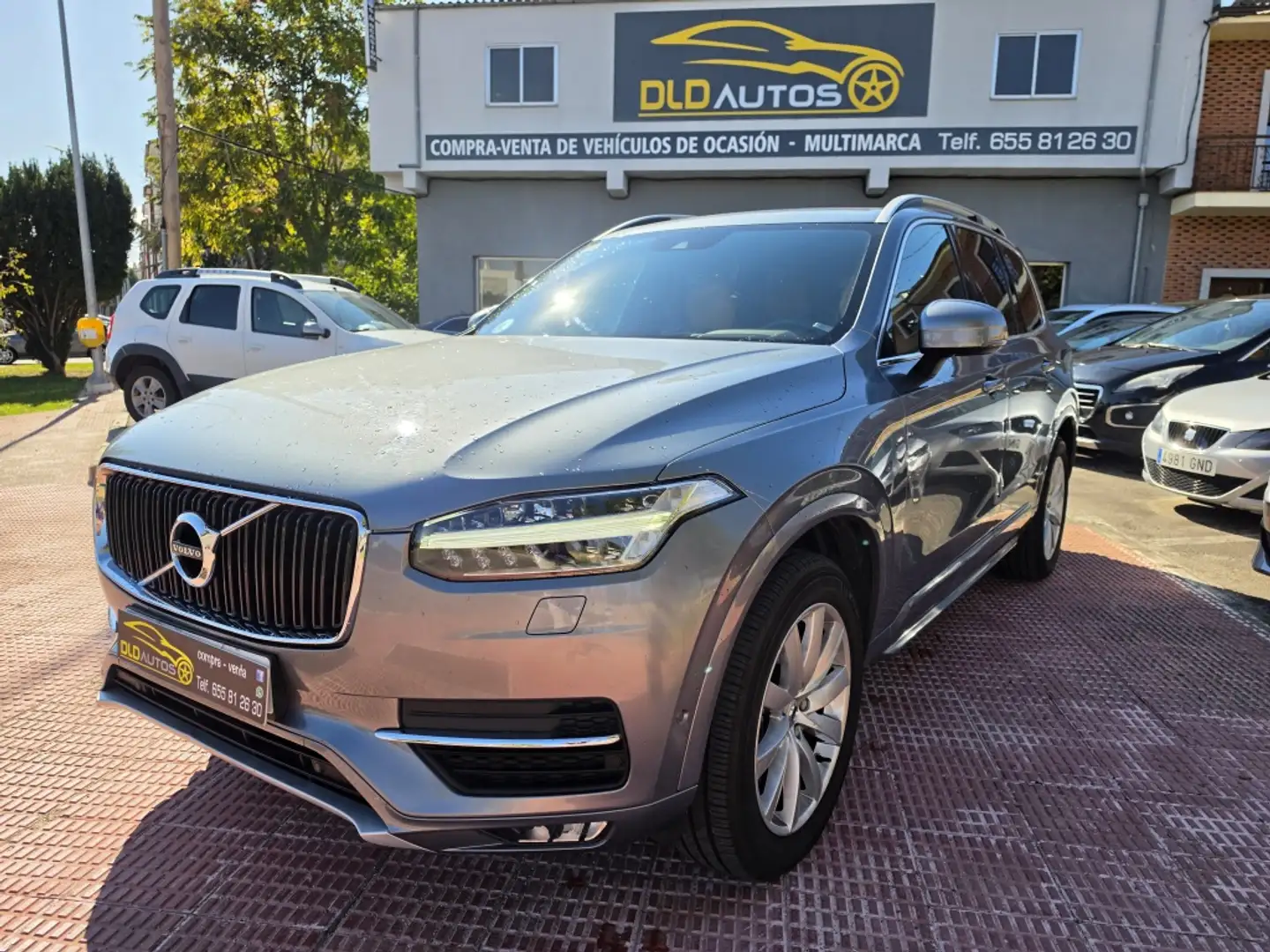 Volvo XC90 D5 Momentum 7pl. AWD 235 Aut. Gris - 1