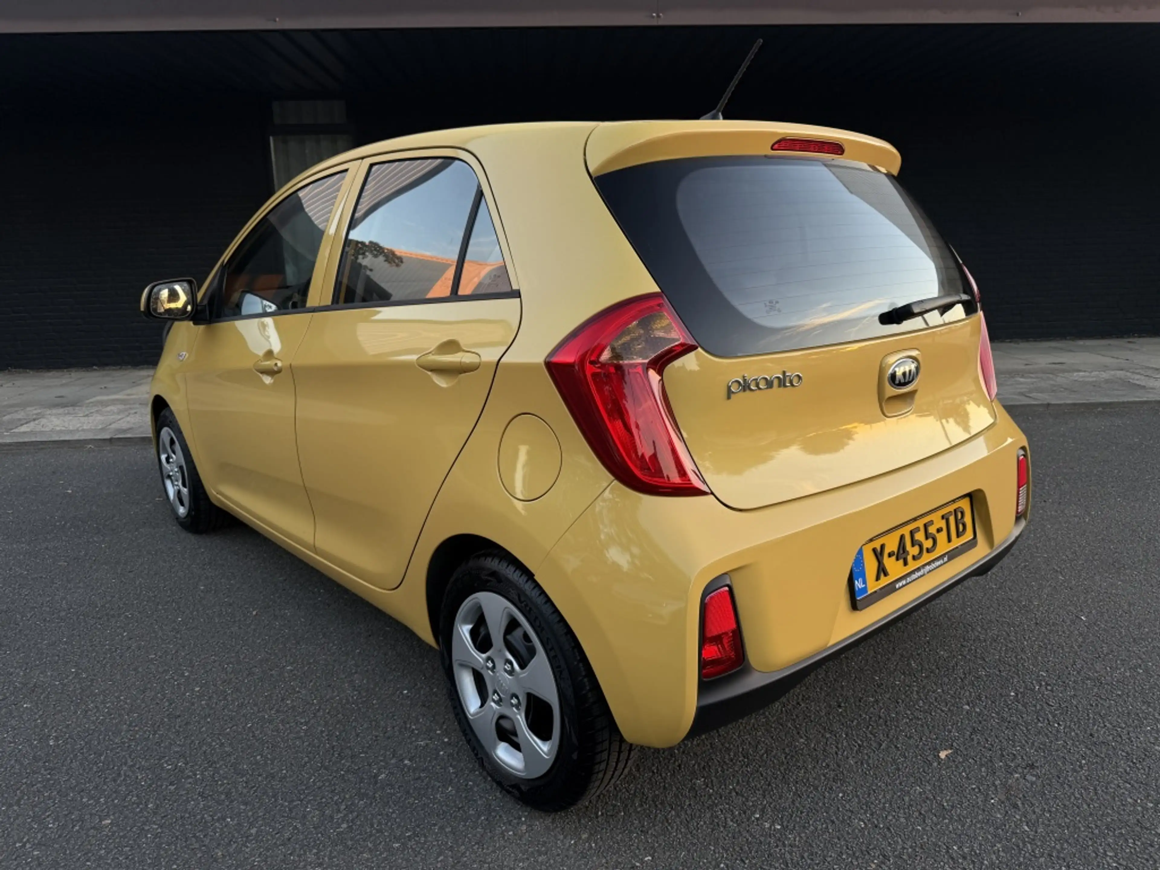 Kia Picanto 1.0 CVVT Ecoline plus — photo 24
