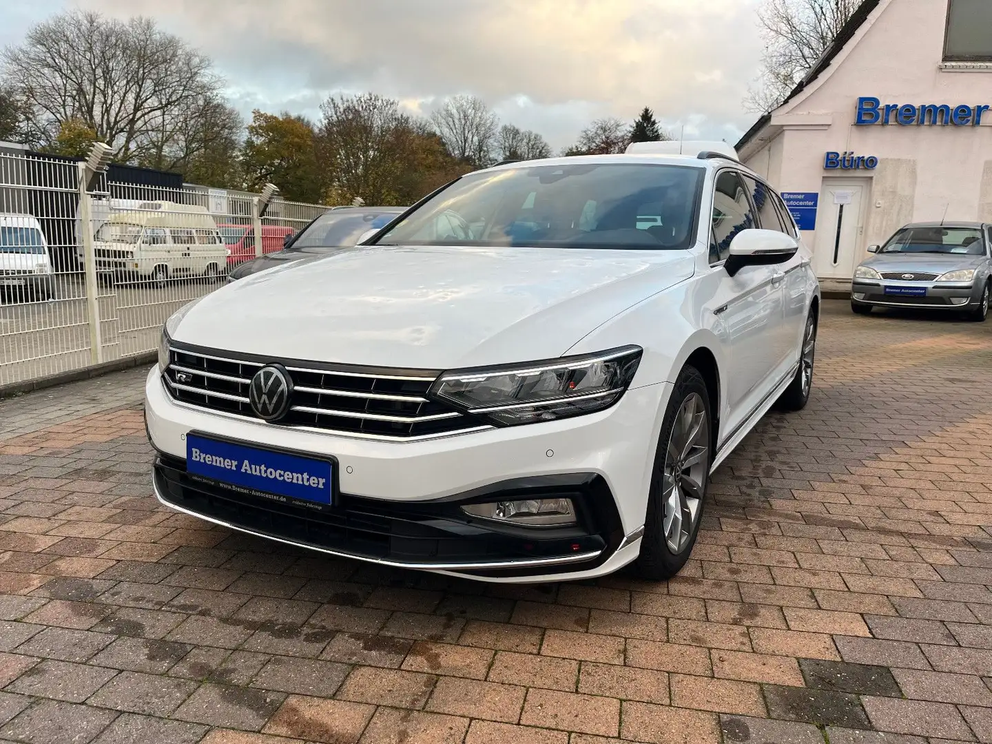 Volkswagen Passat Variant 2.0 TDI,Auto,R-Line,Navi,AHK,LED Blanco - 1