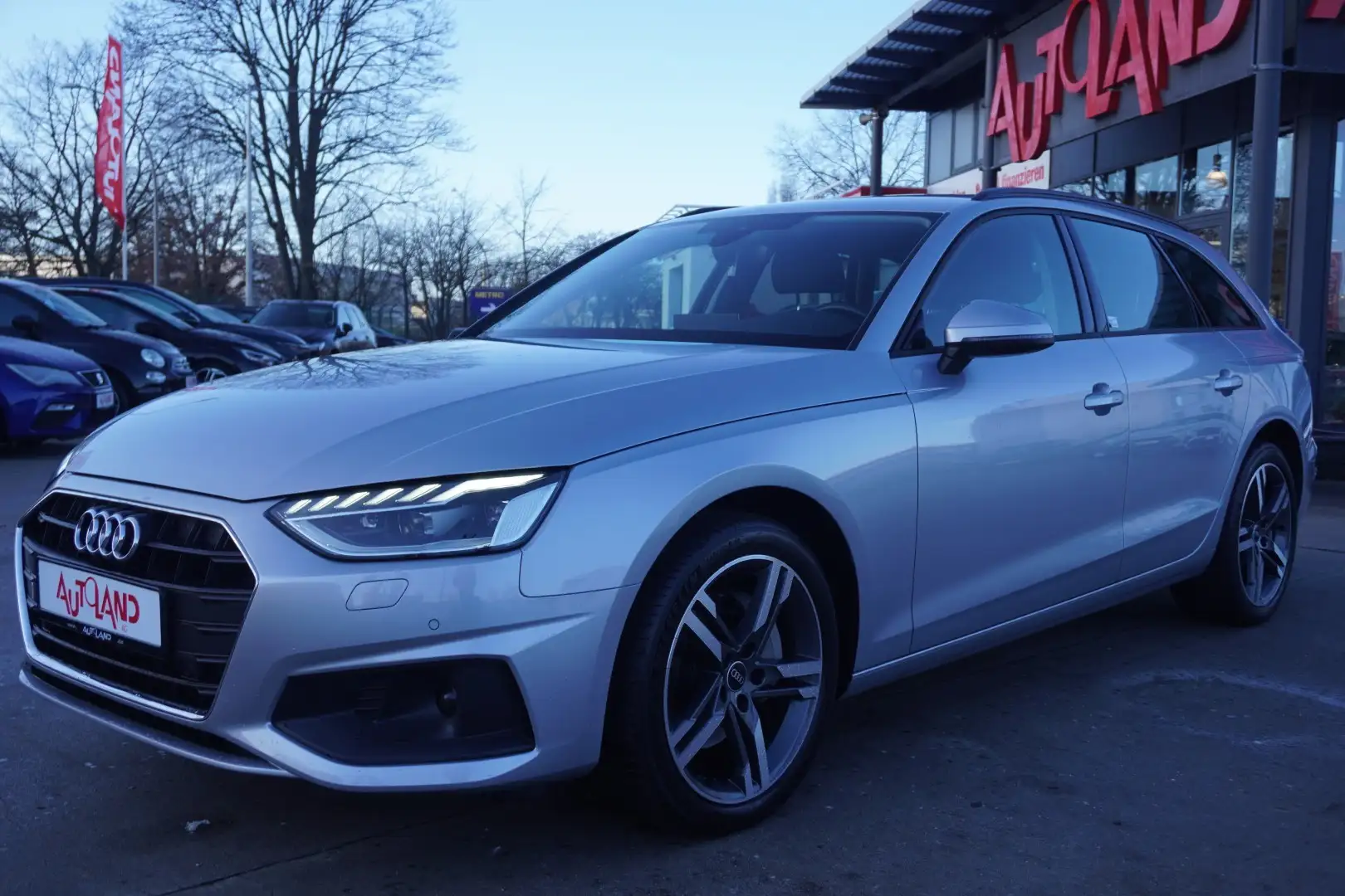 Audi A4 Avant 40 2.0 TDI S-Tronic LED Navi Leder PDC Silber - 2