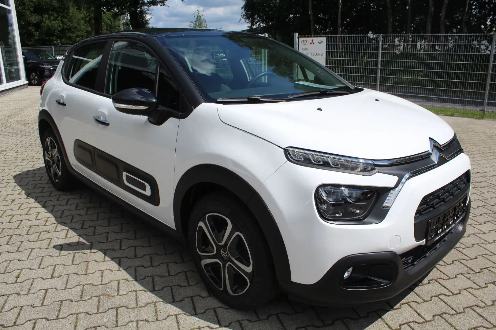 Citroen C3 1.2 PureTech Shine Weiß - 1