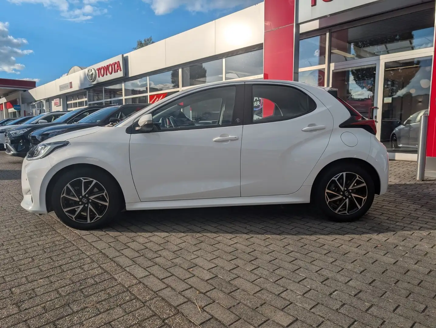 Toyota Yaris 1.5-l-VVT-i Hybrid CVT Team Deutschl *PDC* Wit - 2