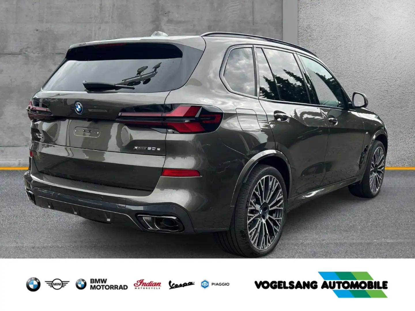 BMW X5 50 e M Sport Sportpaket HUD Luftfederung AD Niveau Gris - 2
