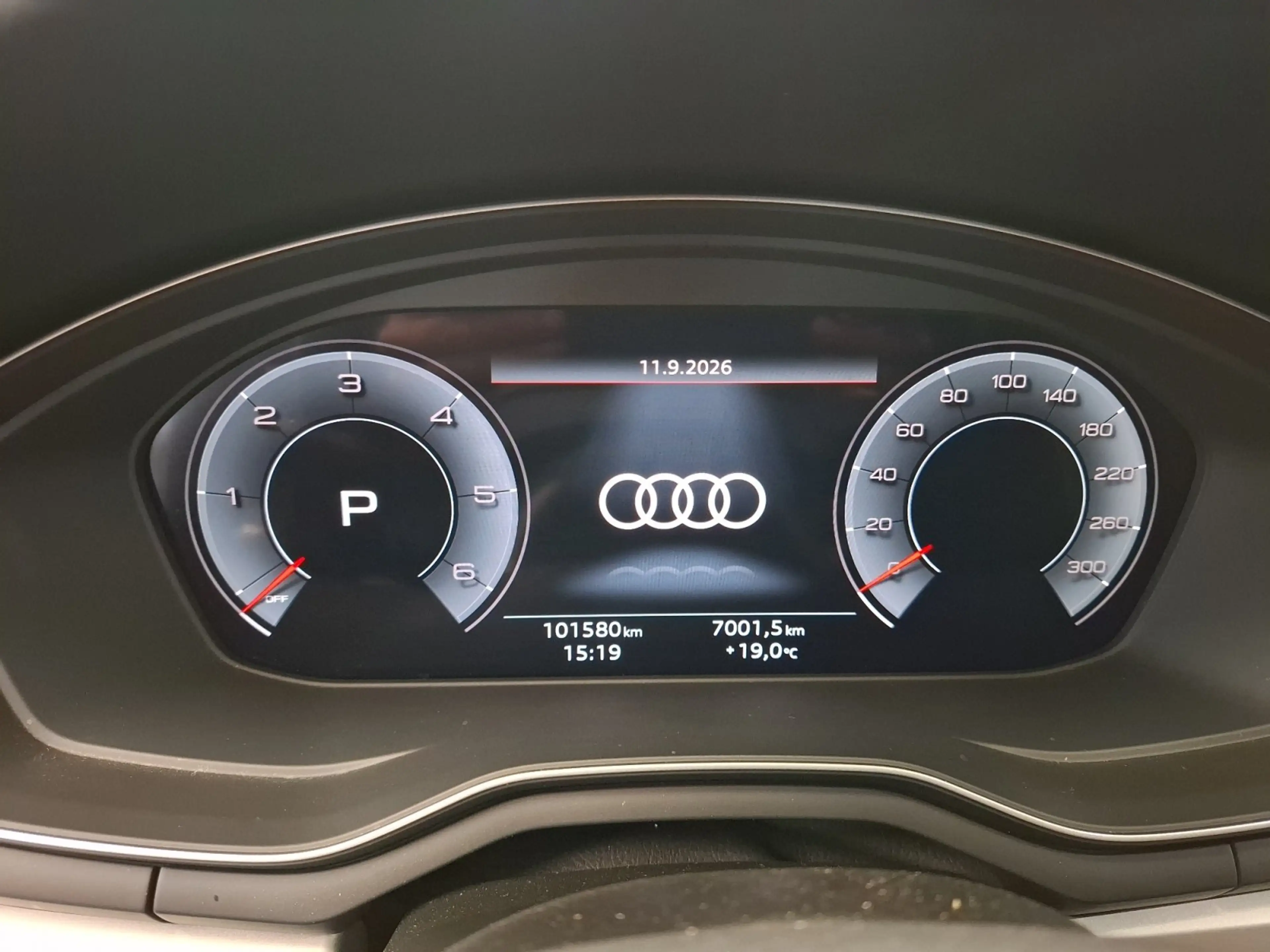 Audi A4 Avant 35 TDI AHK Pano ACC CarPlay RFK — photo 12