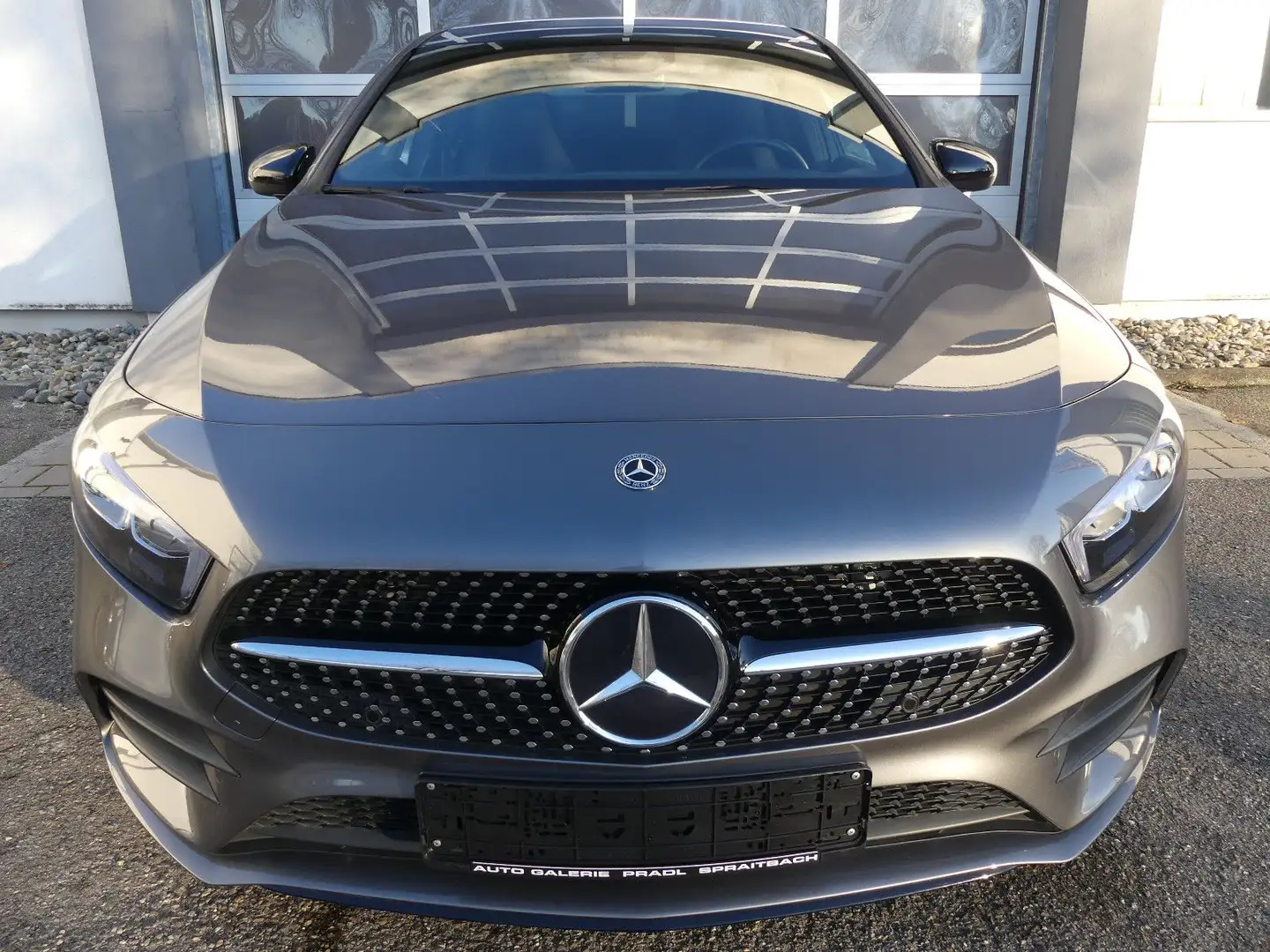 Mercedes-Benz A 200 AMG Line/LED/Virtual/Pano/Kamera/AHK /Navi Grijs - 2