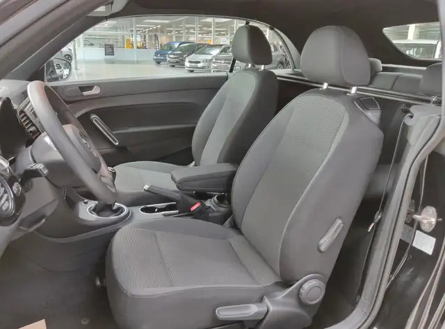 Volkswagen Beetle view 13