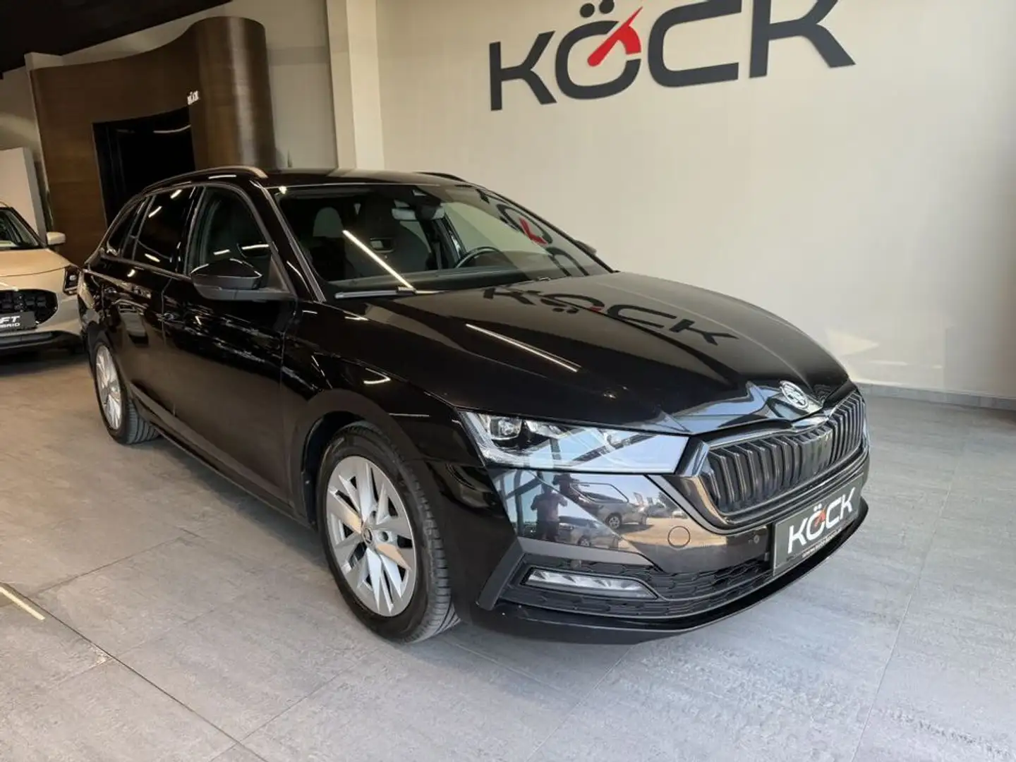 Skoda Octavia Style 4x4 Schwarz - 2