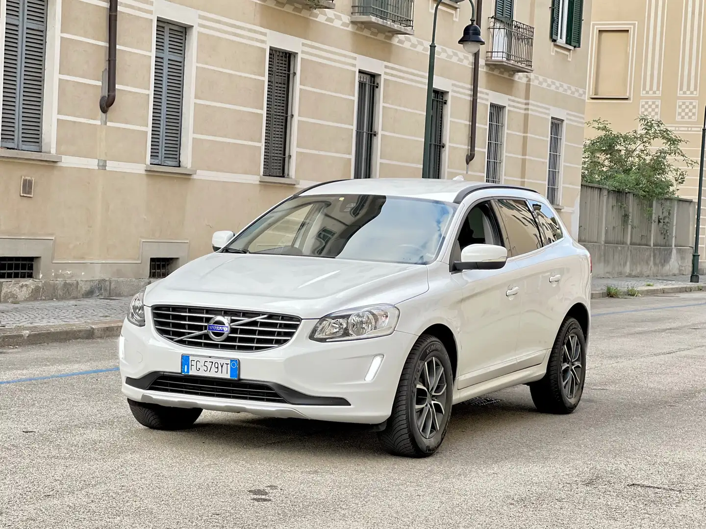 Volvo XC60 2.0 D3 150cv E6 Momentum 1 PROP-GARANZIA-KM CERT! Weiß - 1