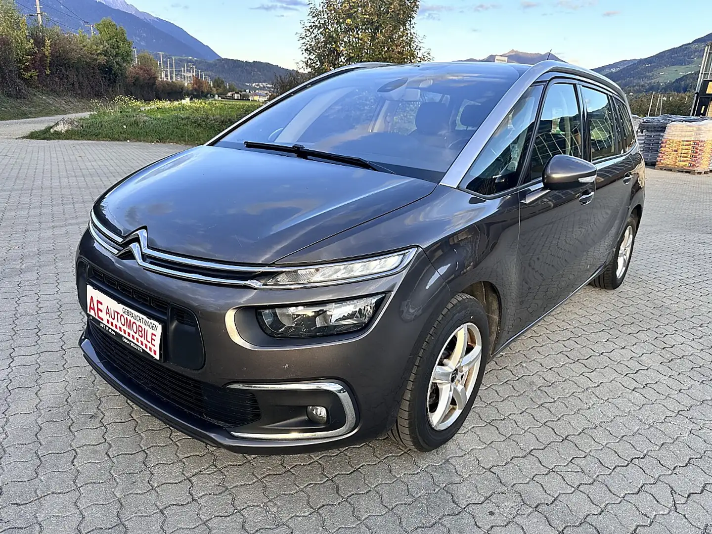 Citroen C4 Picasso 7Sitz BlueHDi 120 S&S EAT6 Shine Grau - 1