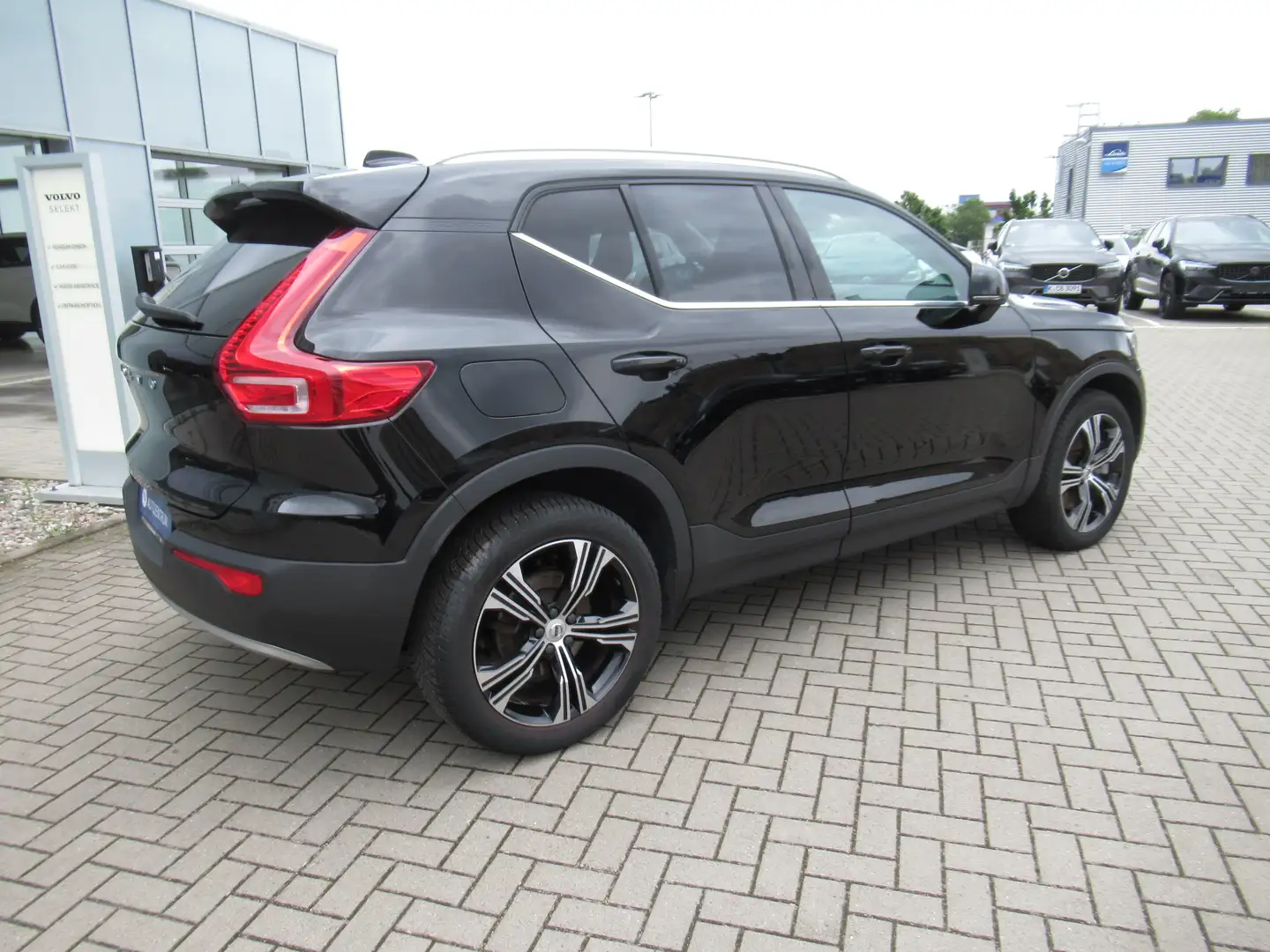 Volvo XC40 Recharge T4 Inscription Expression Automatik Zwart - 2