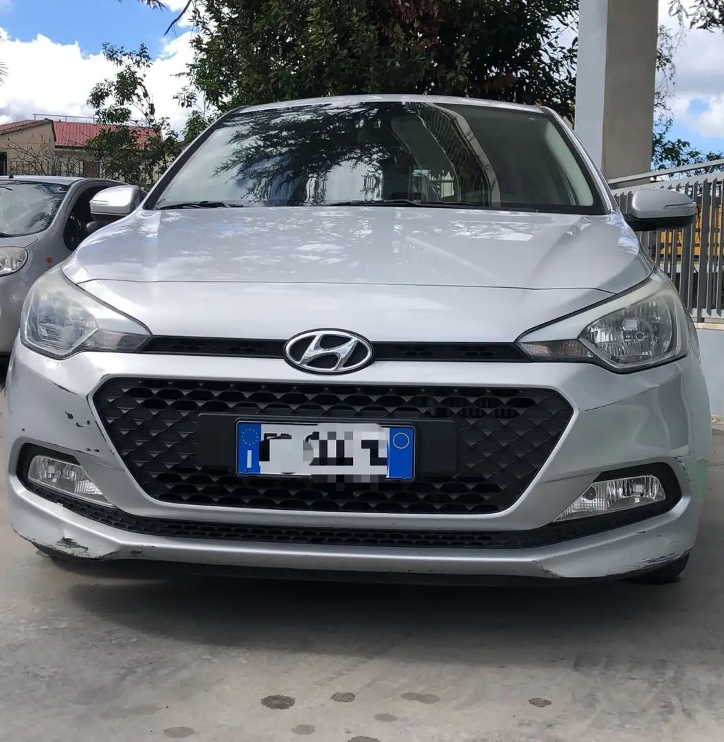 Hyundai i20 1.1 CRDi 5 porte Style Argento - 1