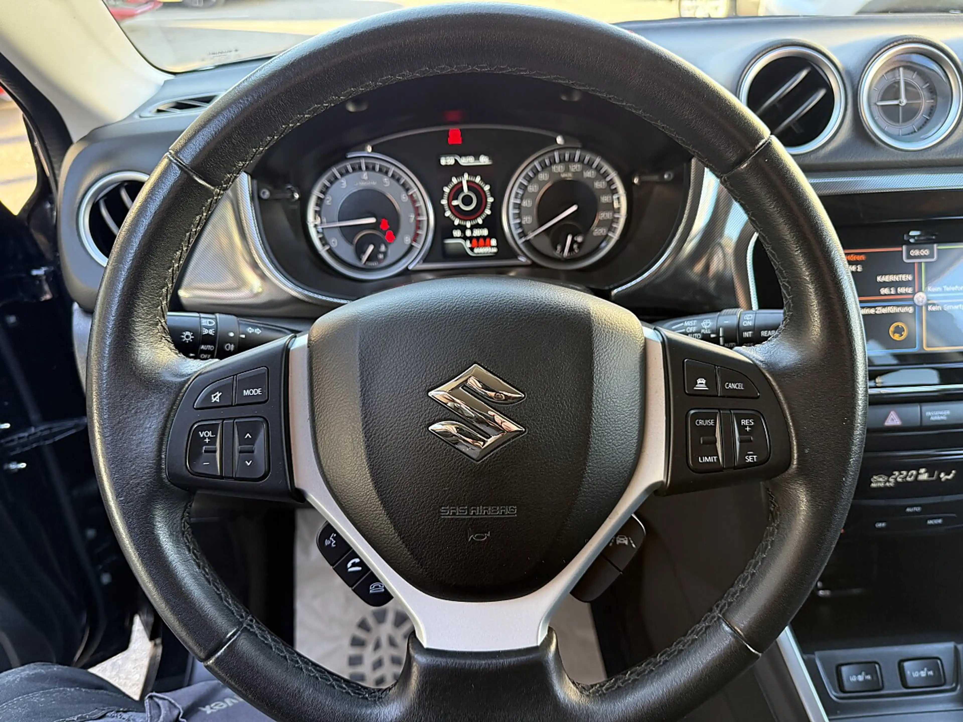 Suzuki Vitara 1,4 DITC ALLGRIP flash — photo 14
