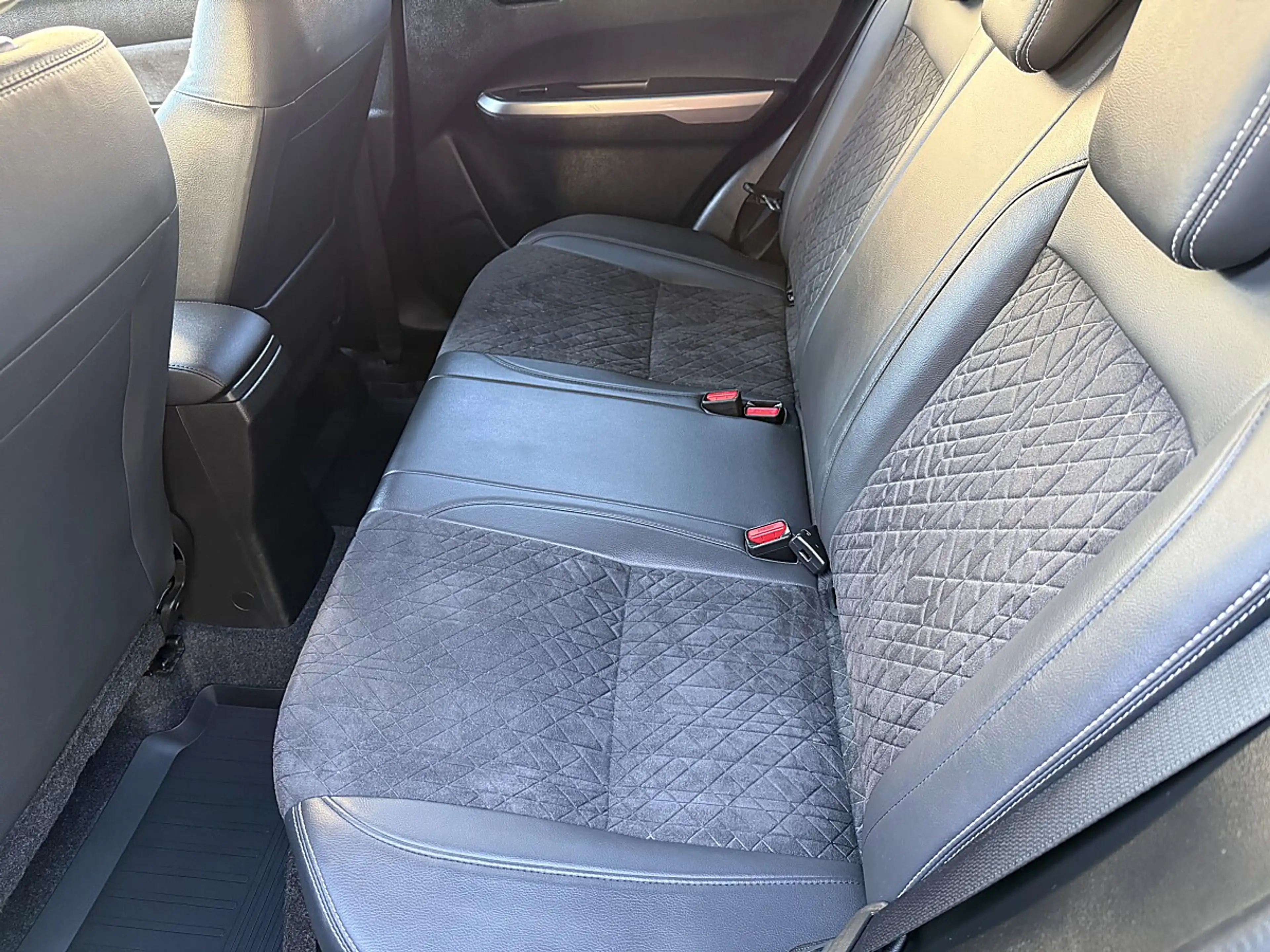 Suzuki Vitara 1,4 DITC ALLGRIP flash — photo 9