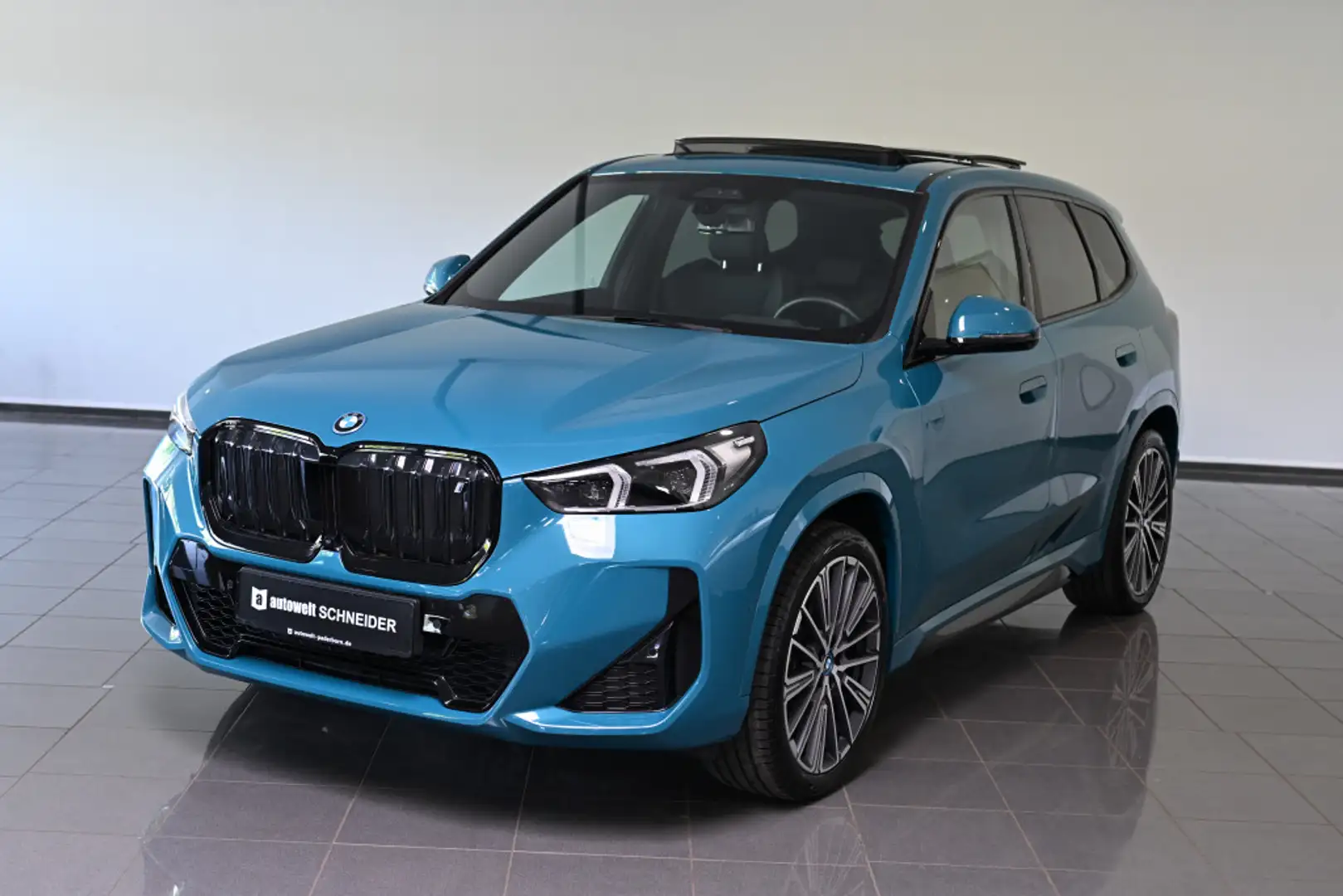 BMW X1 30 xDrive M Sport AHK Pano H&K HUD ACC 20 Bleu - 1