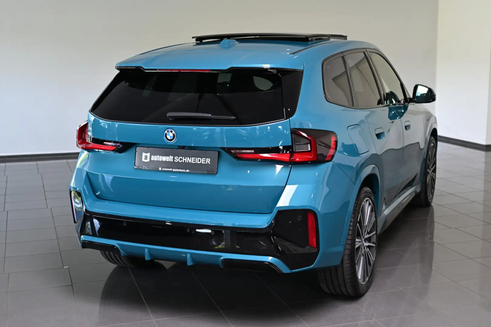 BMW X1 30 xDrive M Sport AHK Pano H&K HUD ACC 20 Bleu - 2
