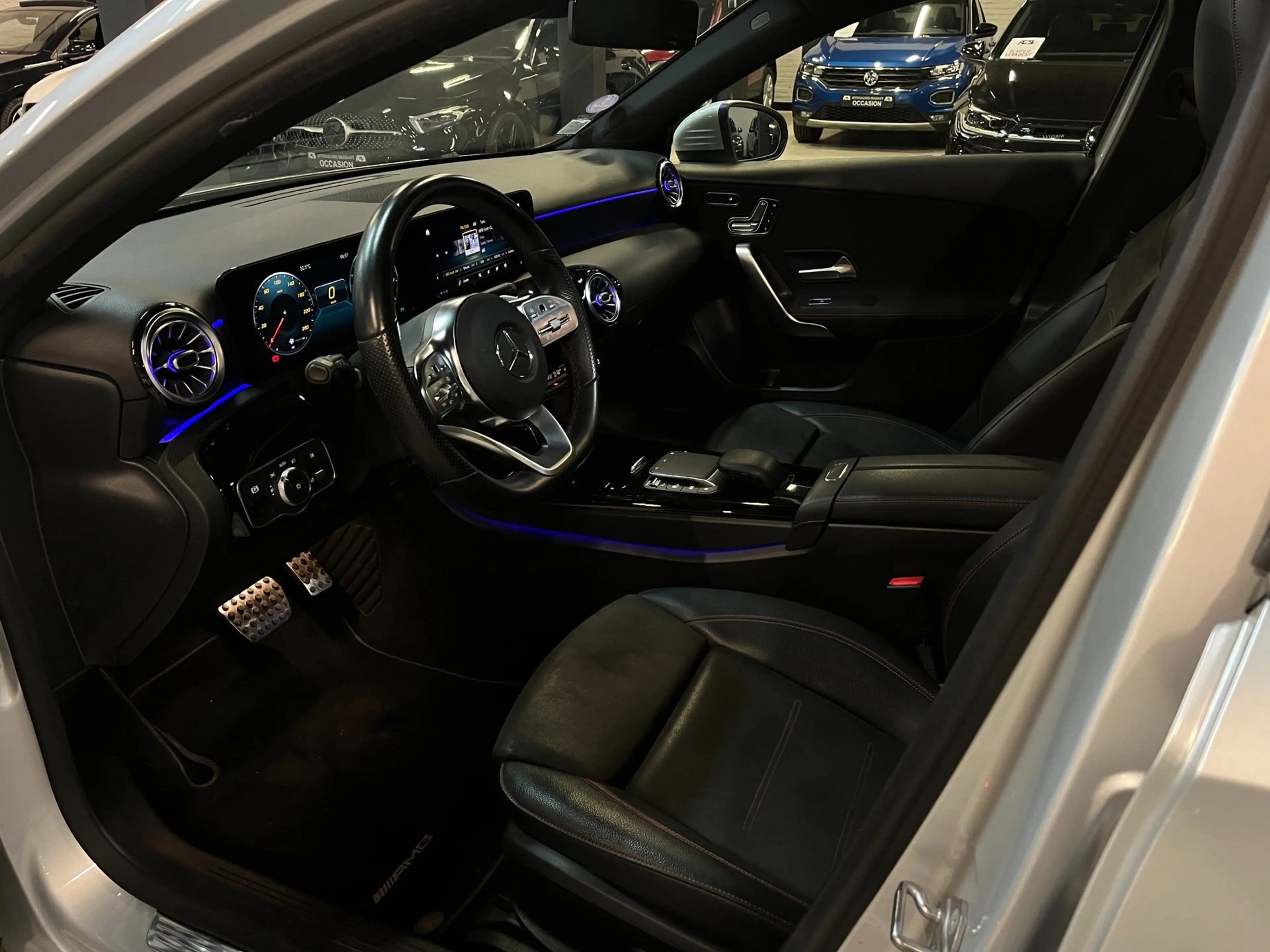 Mercedes-Benz A 200 Launch Edition AMG Line #Pano/Sfeerverlichting/Car — photo 9