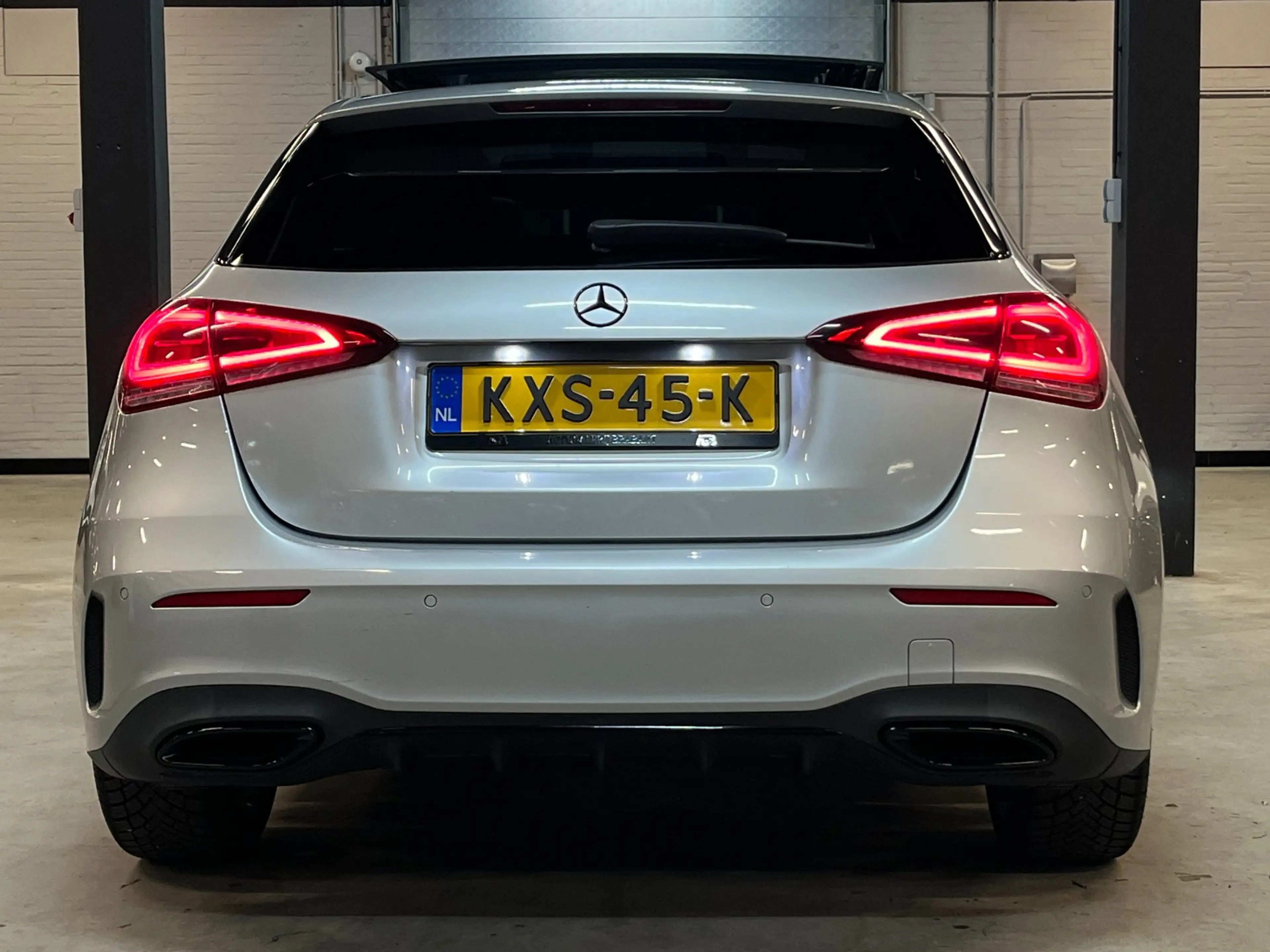 Mercedes-Benz A 200 Launch Edition AMG Line #Pano/Sfeerverlichting/Car — photo 4