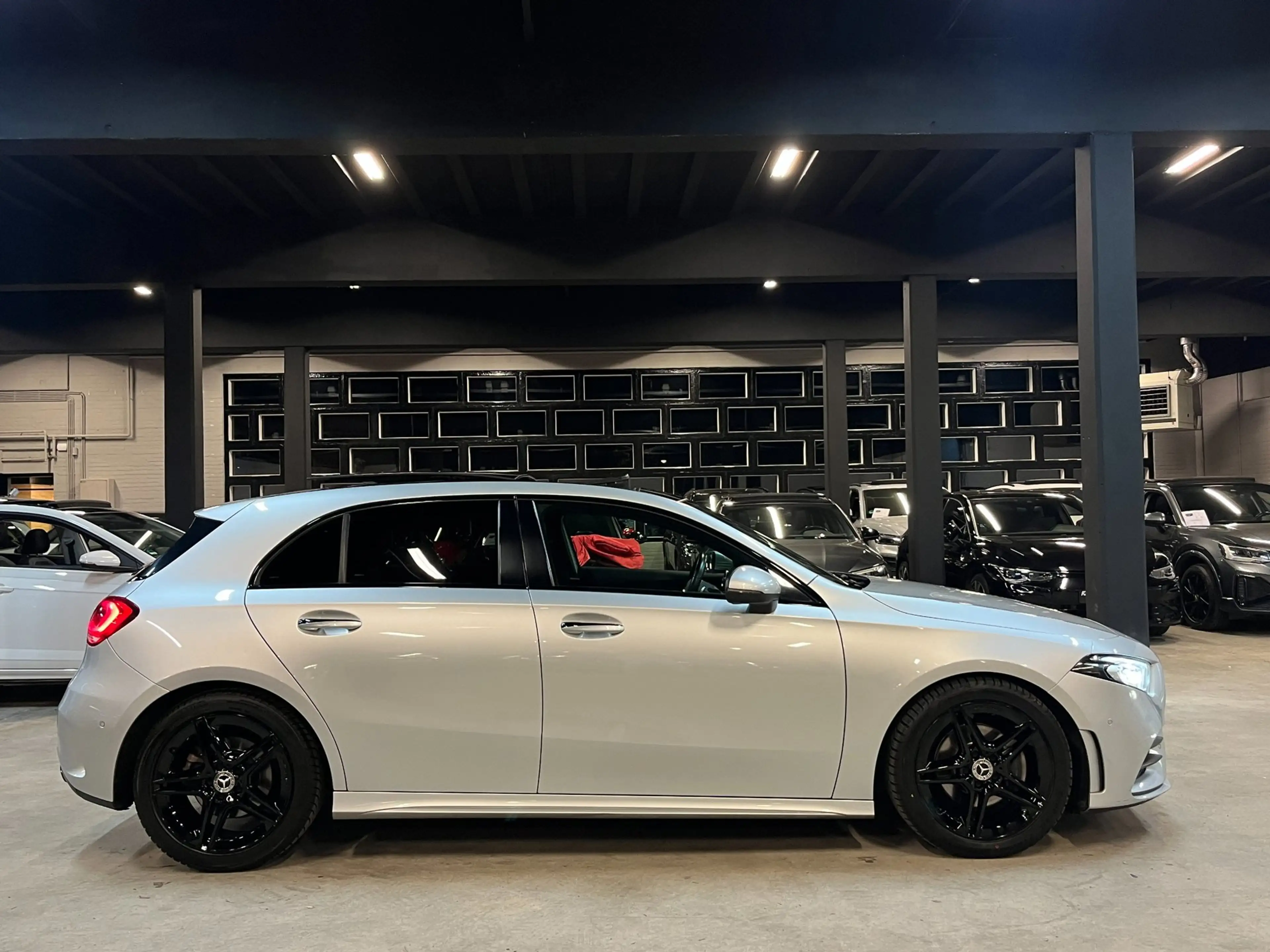 Mercedes-Benz A 200 Launch Edition AMG Line #Pano/Sfeerverlichting/Car — photo 6