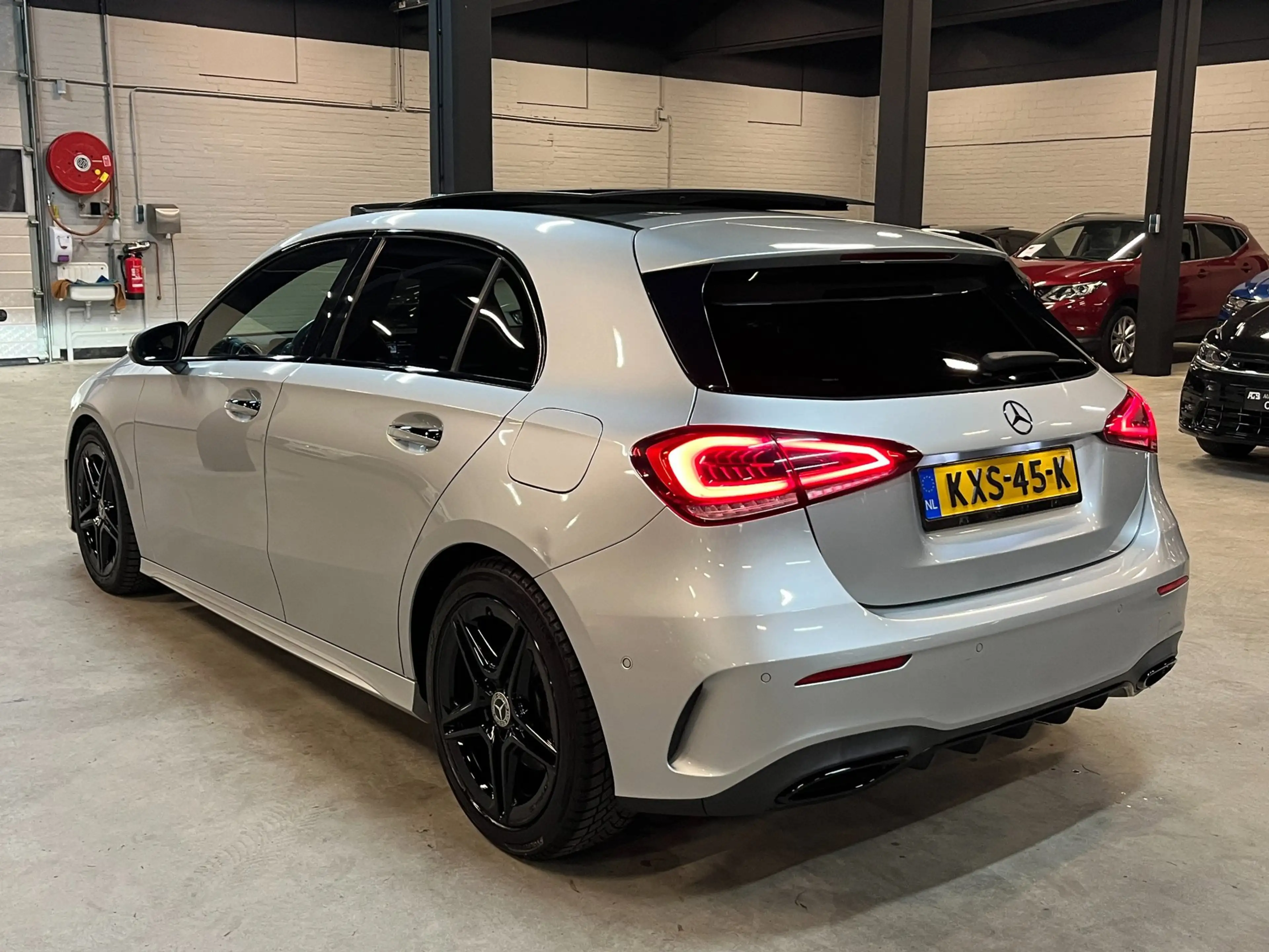Mercedes-Benz A 200 Launch Edition AMG Line #Pano/Sfeerverlichting/Car — photo 3
