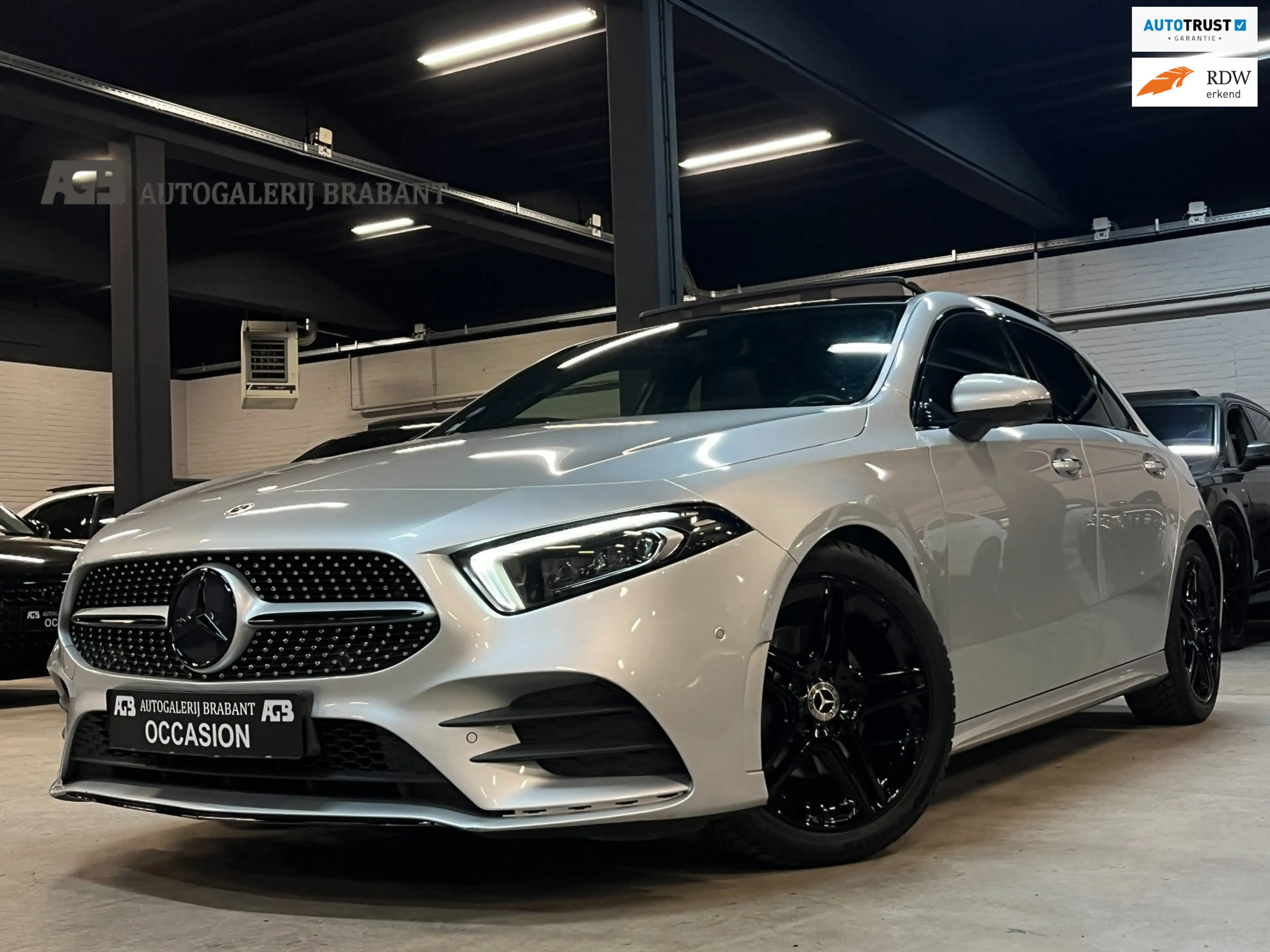 Mercedes-Benz A 200 Launch Edition AMG Line #Pano/Sfeerverlichting/Car