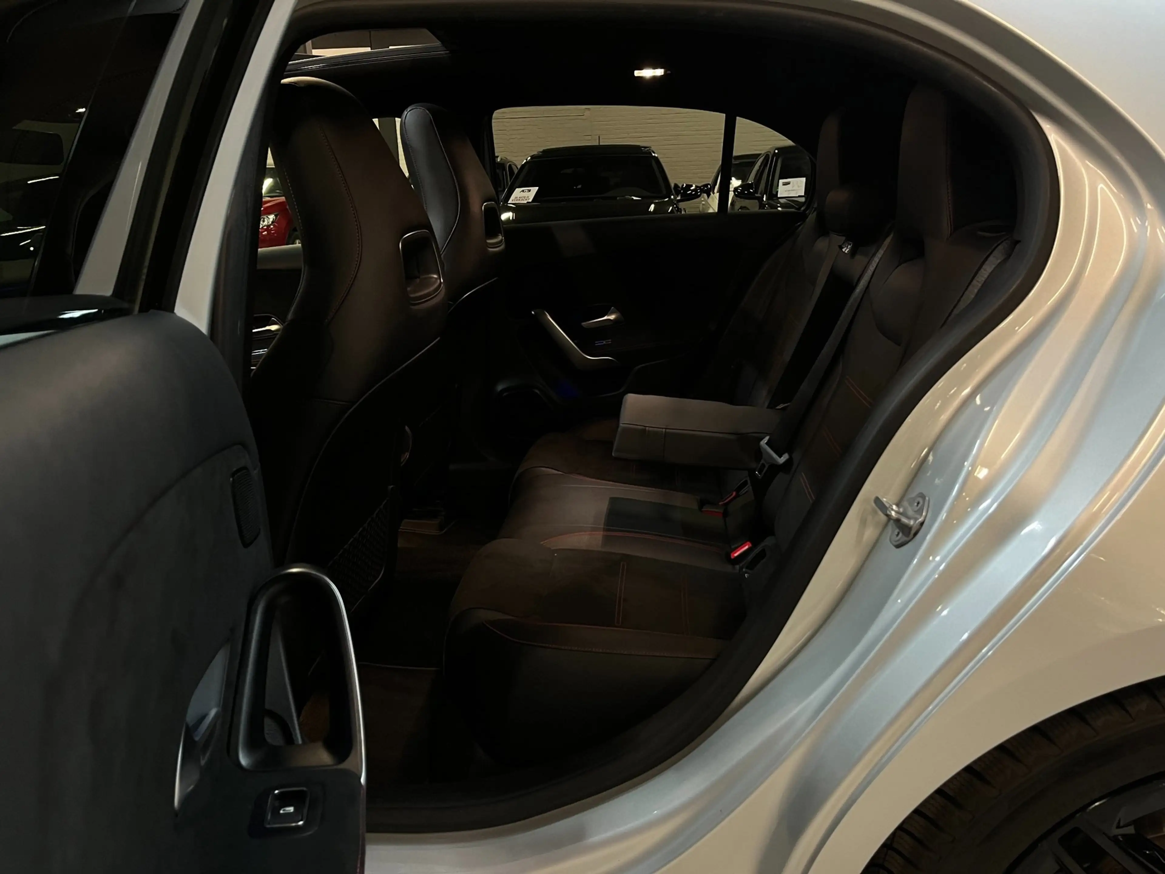 Mercedes-Benz A 200 Launch Edition AMG Line #Pano/Sfeerverlichting/Car — photo 14