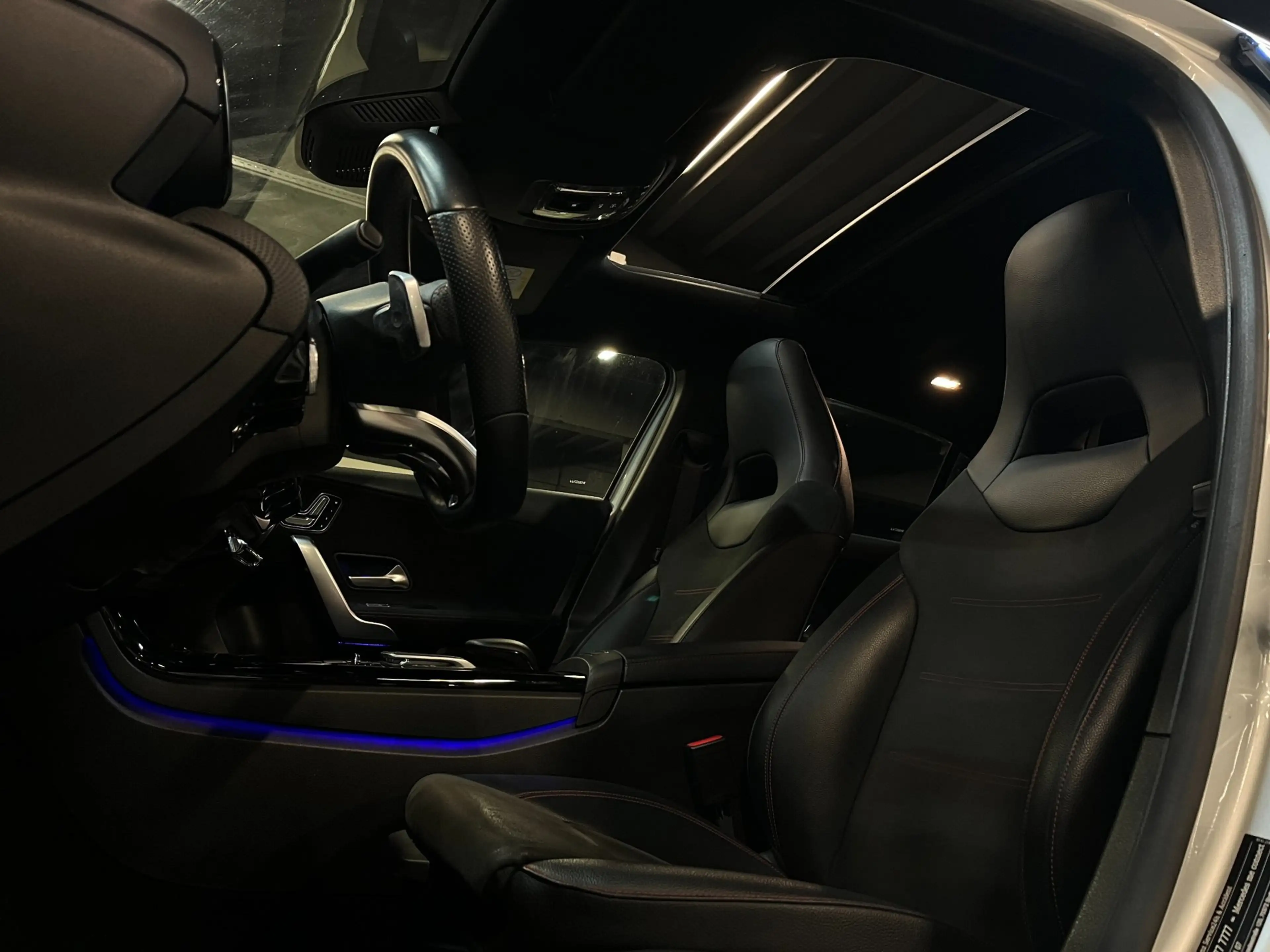 Mercedes-Benz A 200 Launch Edition AMG Line #Pano/Sfeerverlichting/Car — photo 10