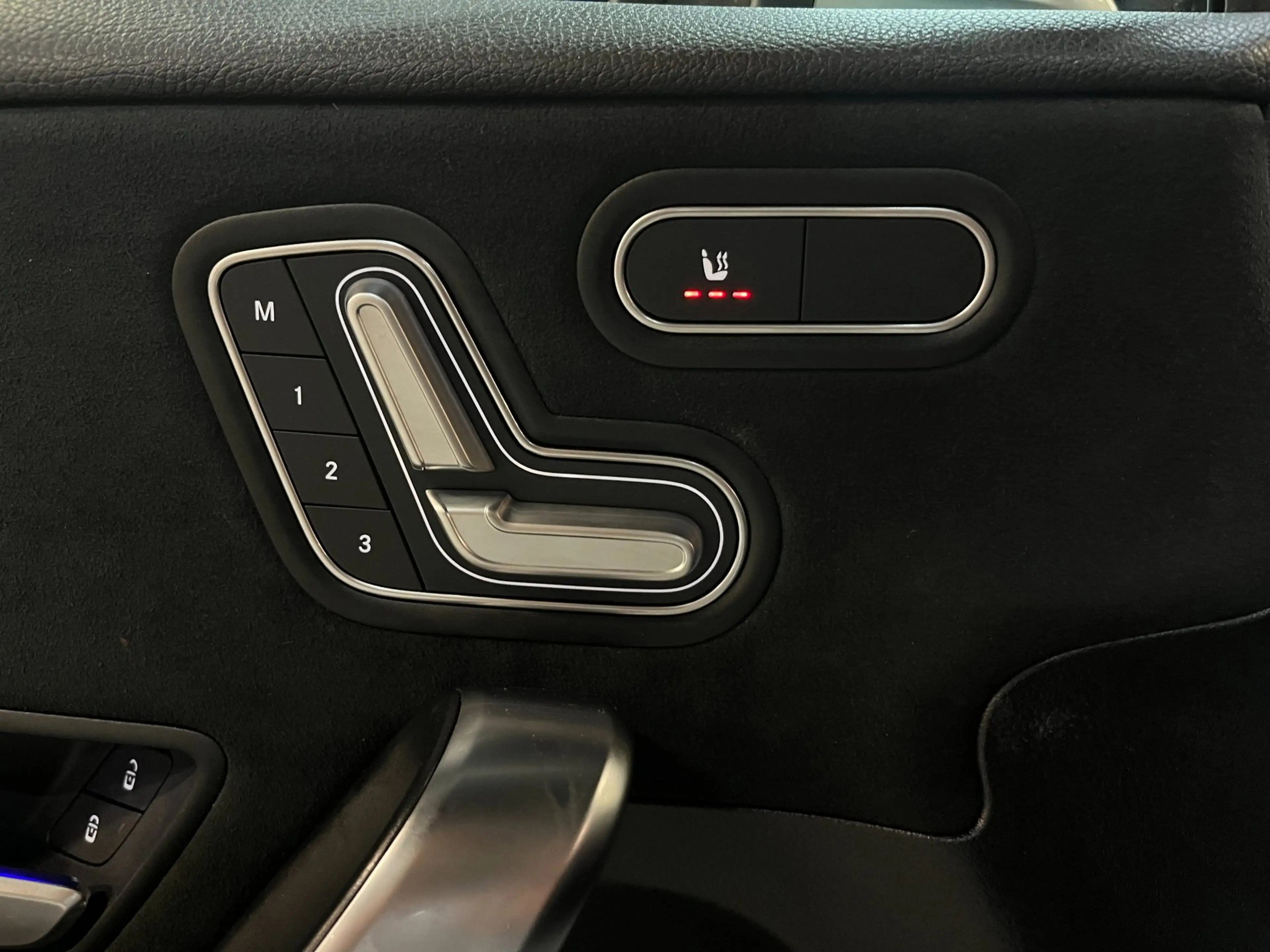 Mercedes-Benz A 200 Launch Edition AMG Line #Pano/Sfeerverlichting/Car — photo 12