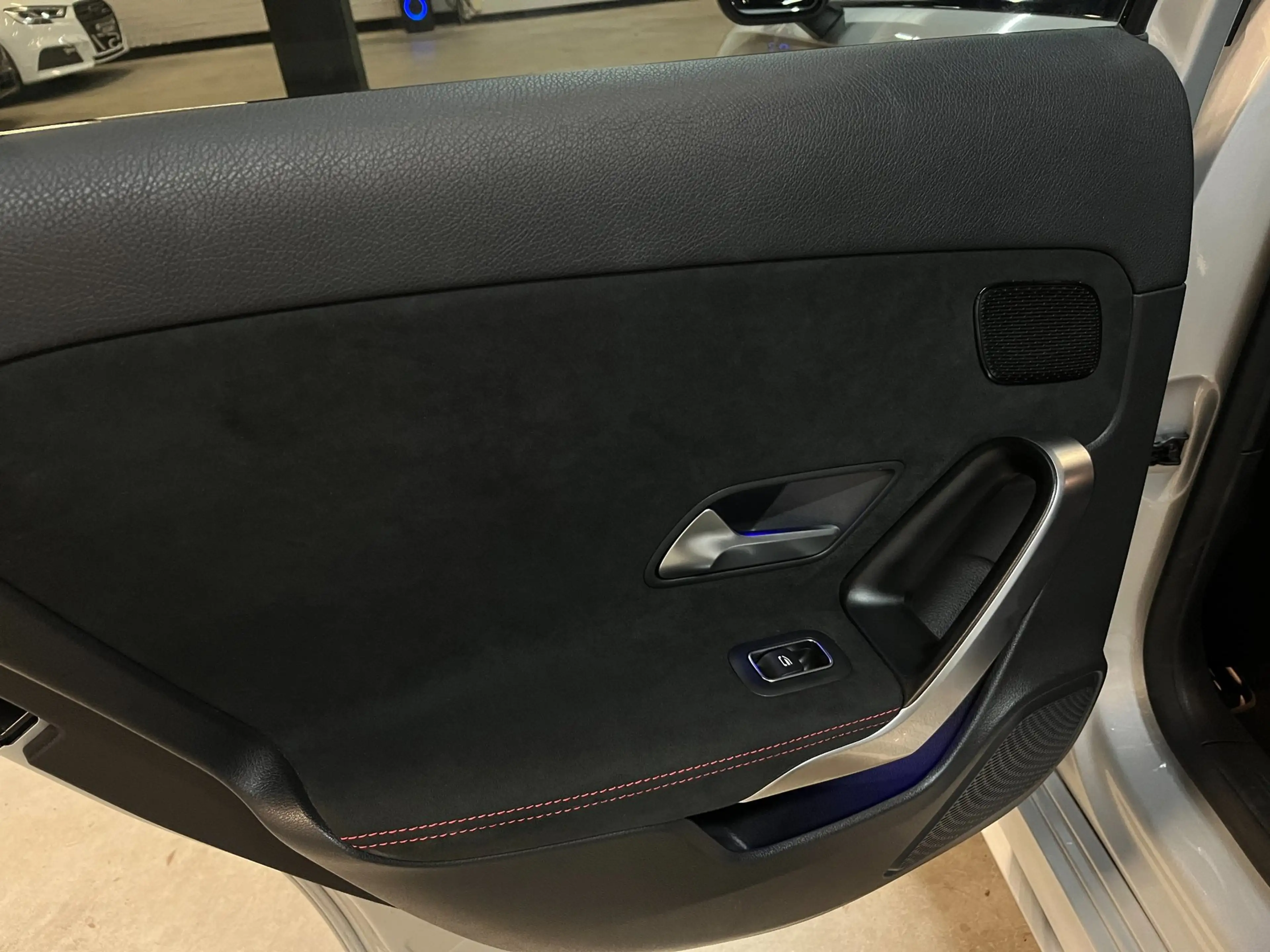 Mercedes-Benz A 200 Launch Edition AMG Line #Pano/Sfeerverlichting/Car — photo 15