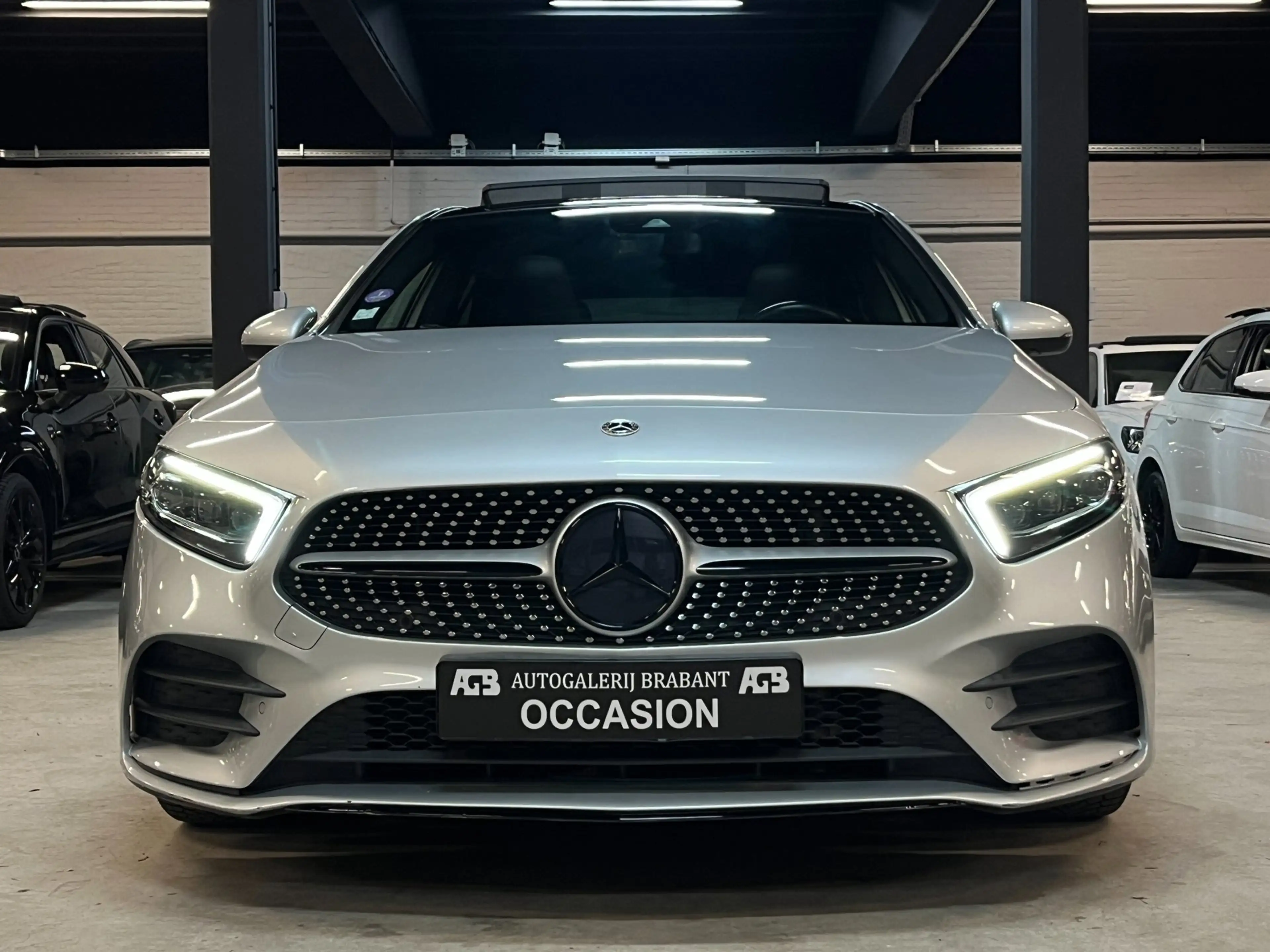 Mercedes-Benz A 200 Launch Edition AMG Line #Pano/Sfeerverlichting/Car — photo 8