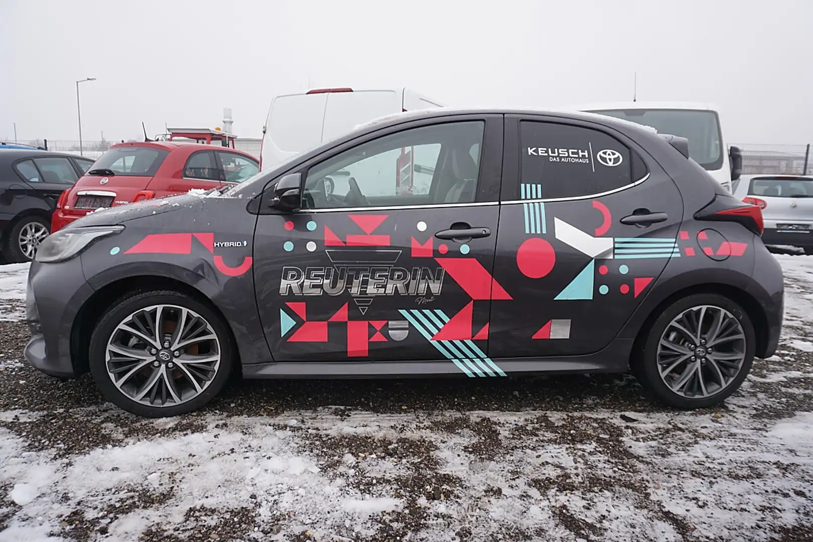 Toyota Yaris 1,5 VVT-i Hybrid Lounge Aut. Grau - 2