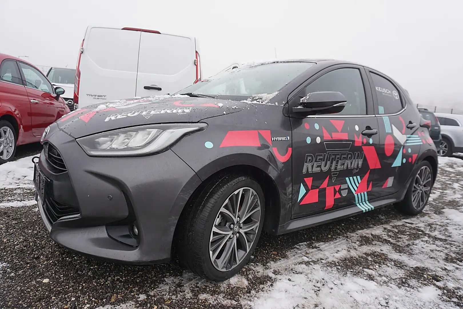 Toyota Yaris 1,5 VVT-i Hybrid Lounge Aut. Grau - 1