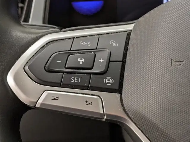 Volkswagen T-Roc view 10
