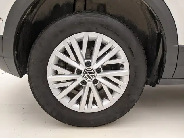 Volkswagen T-Roc view 9