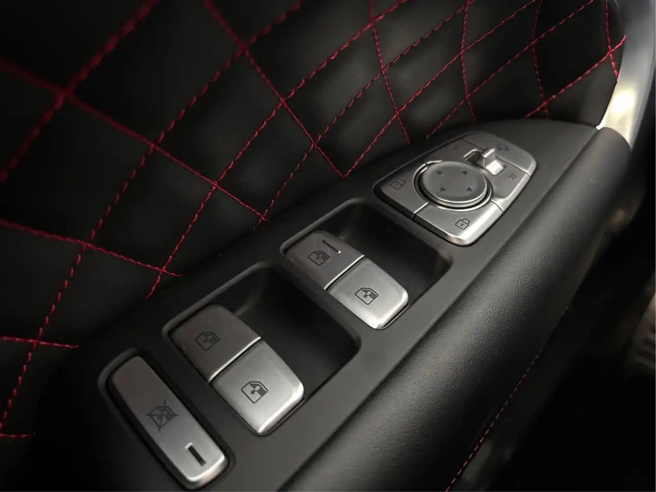 Genesis G70 photo Genesis G70