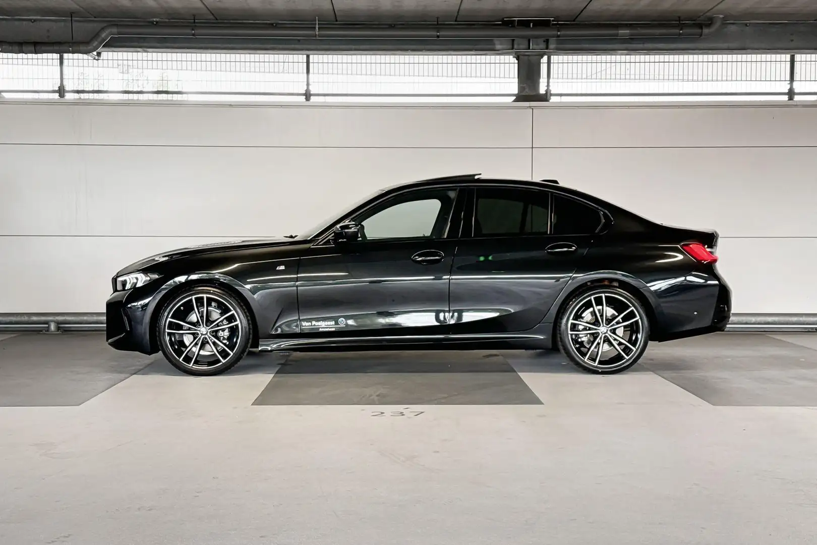 BMW 318 3 Serie Sedan 318i | M Sportpakket | Elektrisch be Zwart - 2