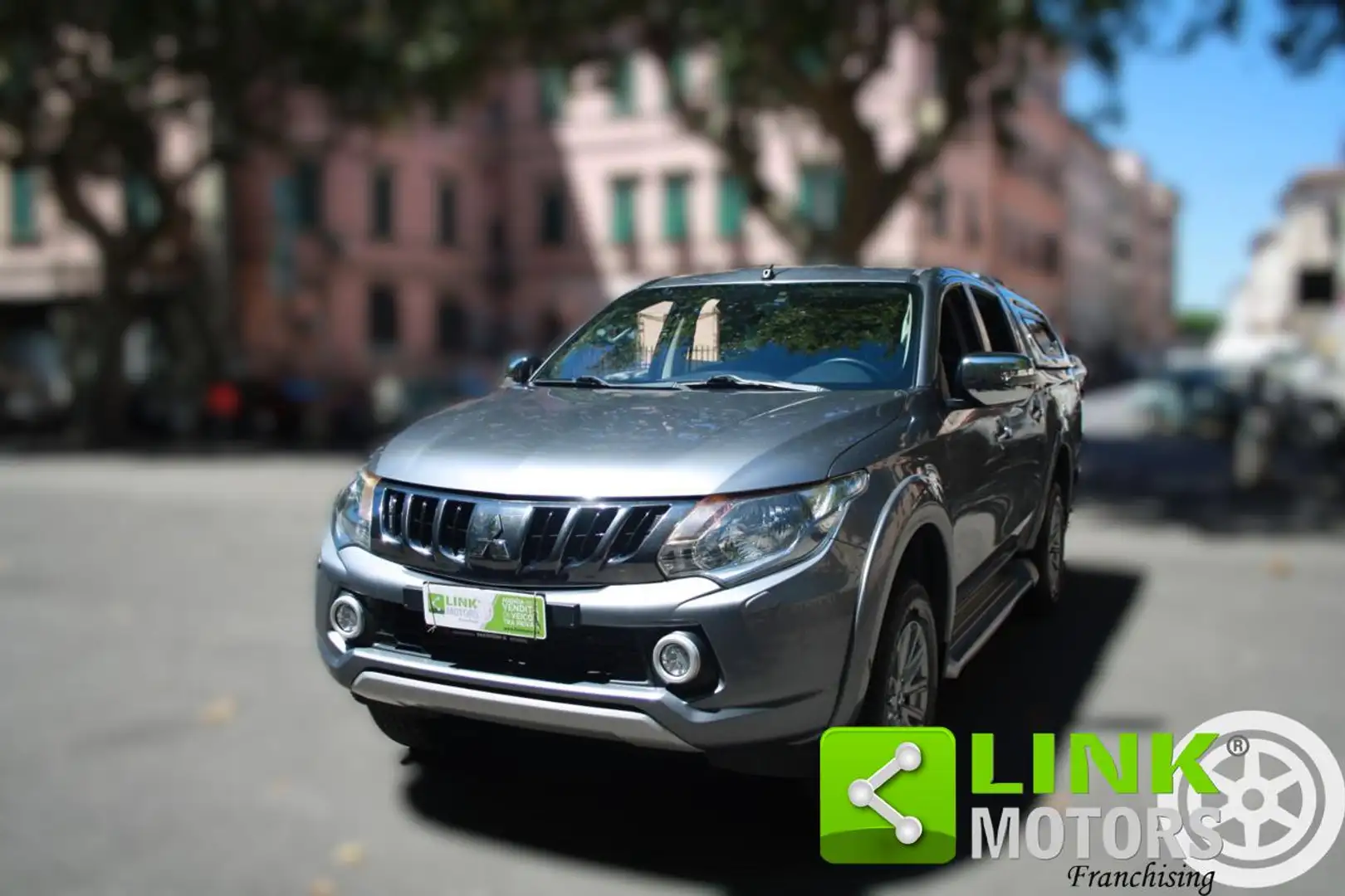 Mitsubishi L200 2.4 DI-D/154CV AWD Double Cab Inform Grau - 2