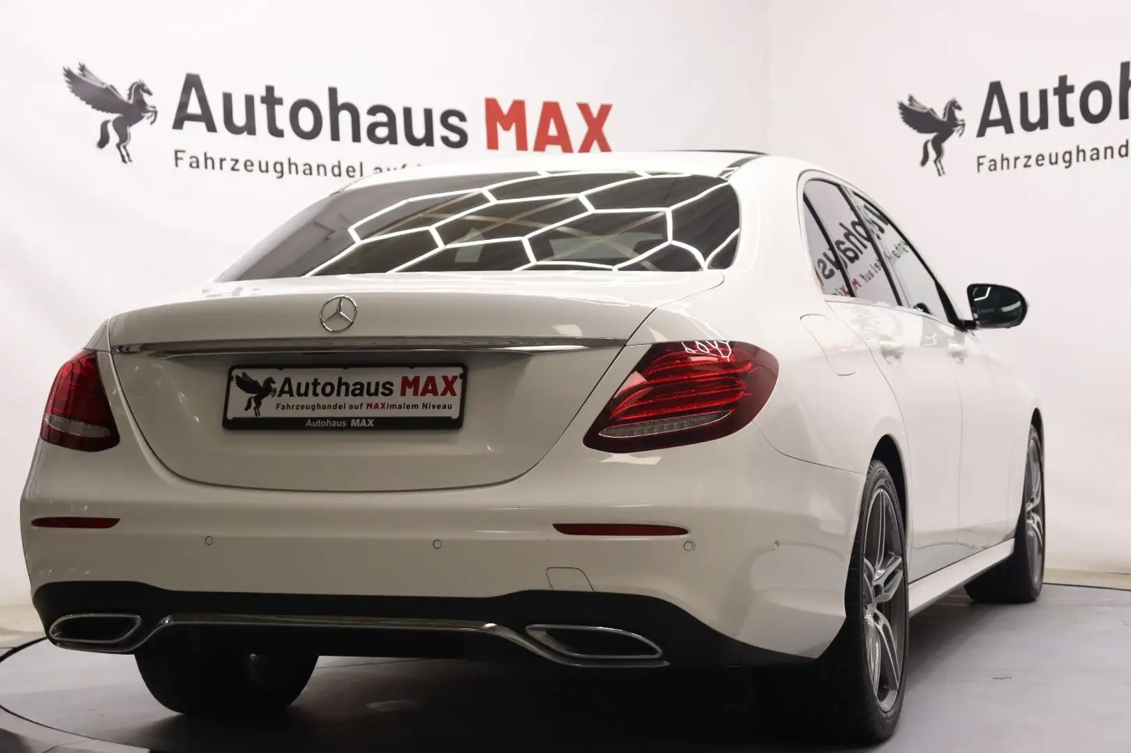 Mercedes-Benz E 350 d~AMG Paket~ACC~Burmester~Memory~Schiebed Weiß - 2