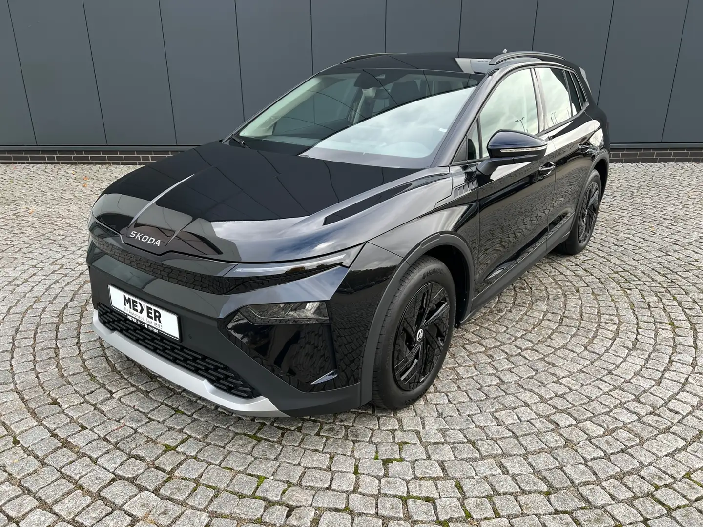 Skoda Elroq 50 Tour *Rückfahrkamera, Chrom-Paket* Schwarz - 2