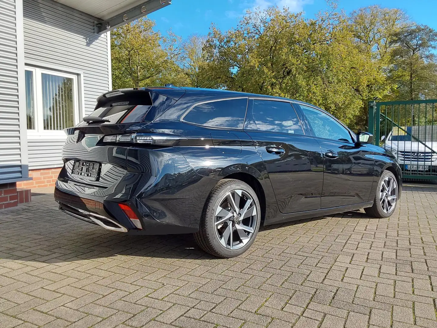 Peugeot 308 1.5 BlueHDI 130 Allure ACC/LED/PDC/KAM/NAV 96 k... Schwarz - 2