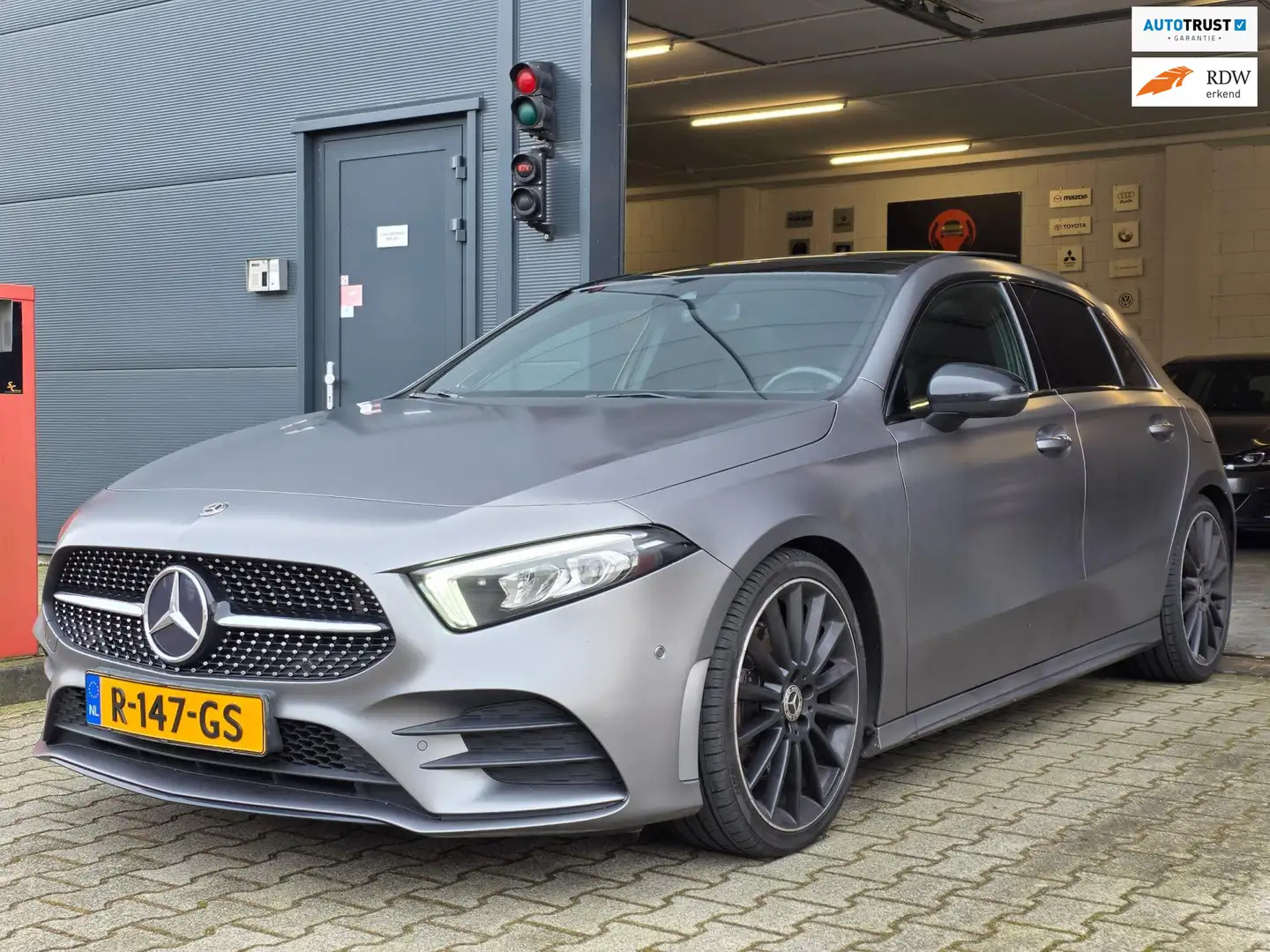 Mercedes-Benz A 220 Premium Plus | MAT GRIJS / PANO / MEMORY / KEYLESS Grau - 1