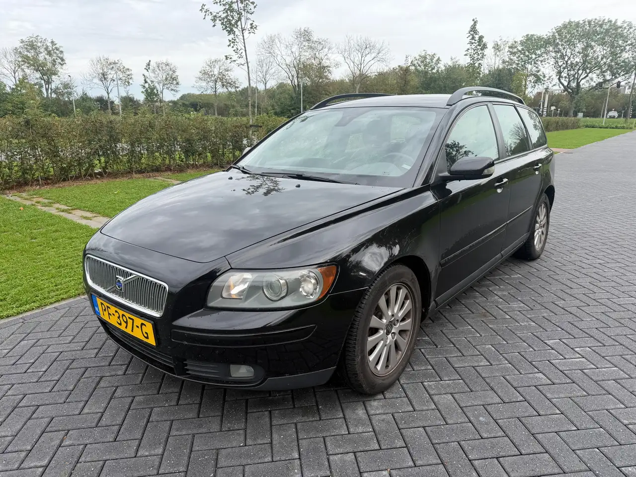 Volvo V50 2.4 — photo 1 of 9