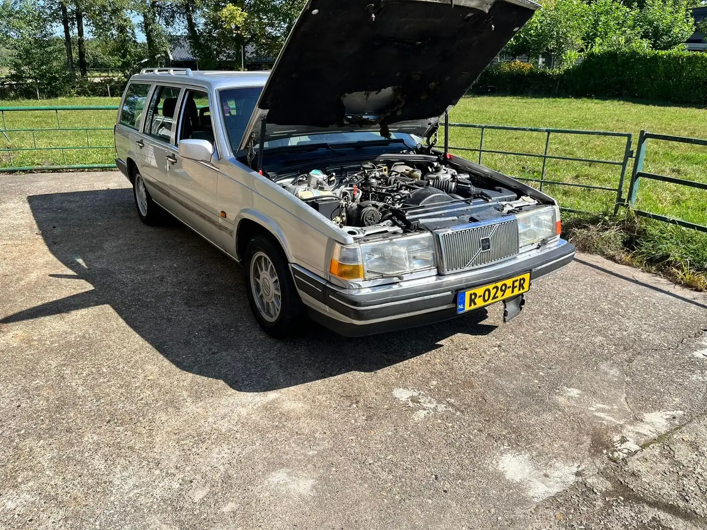 Volvo 760 3.0 GLE Estate Grau - 1