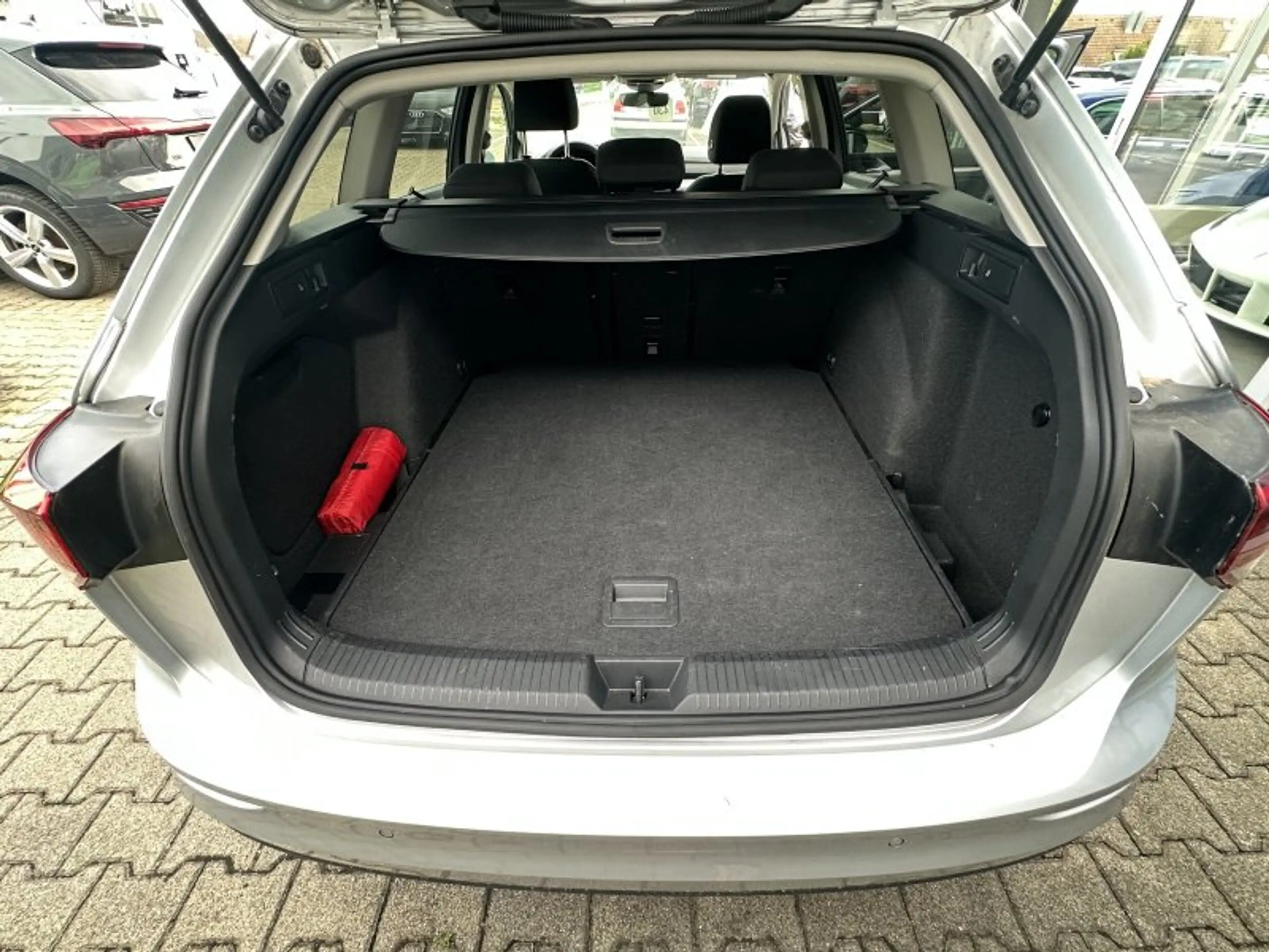 Volkswagen Golf VIII Variant 2.0 TDI Life DSG Navi LED Kamera ACC — photo 15
